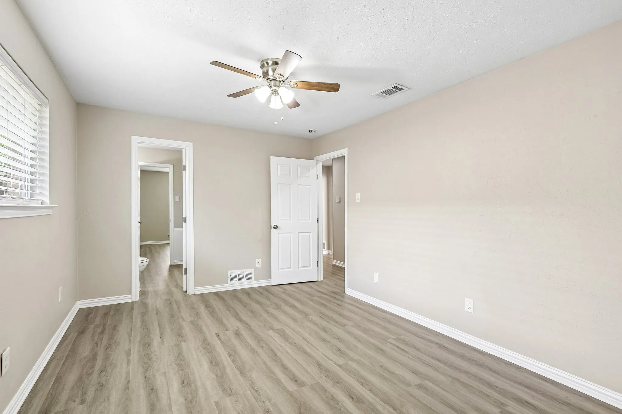 Single Family Residence For Sale in Collin County , 2840 Meadowbrook Drive, Plano, Texas 75075, 4 Bedroom, 3 Bathroom, 2 Garage spaces, 2,943 Sqft, built in 1974, mls#21368890, Real Estate Agent in Plano, Homes For Sale in Collin county, Homes For Sale in Plano, Realtor in Plano Texas, Real Estate Brokerage Independent Realty Texas, Luminita Cordes Realtor