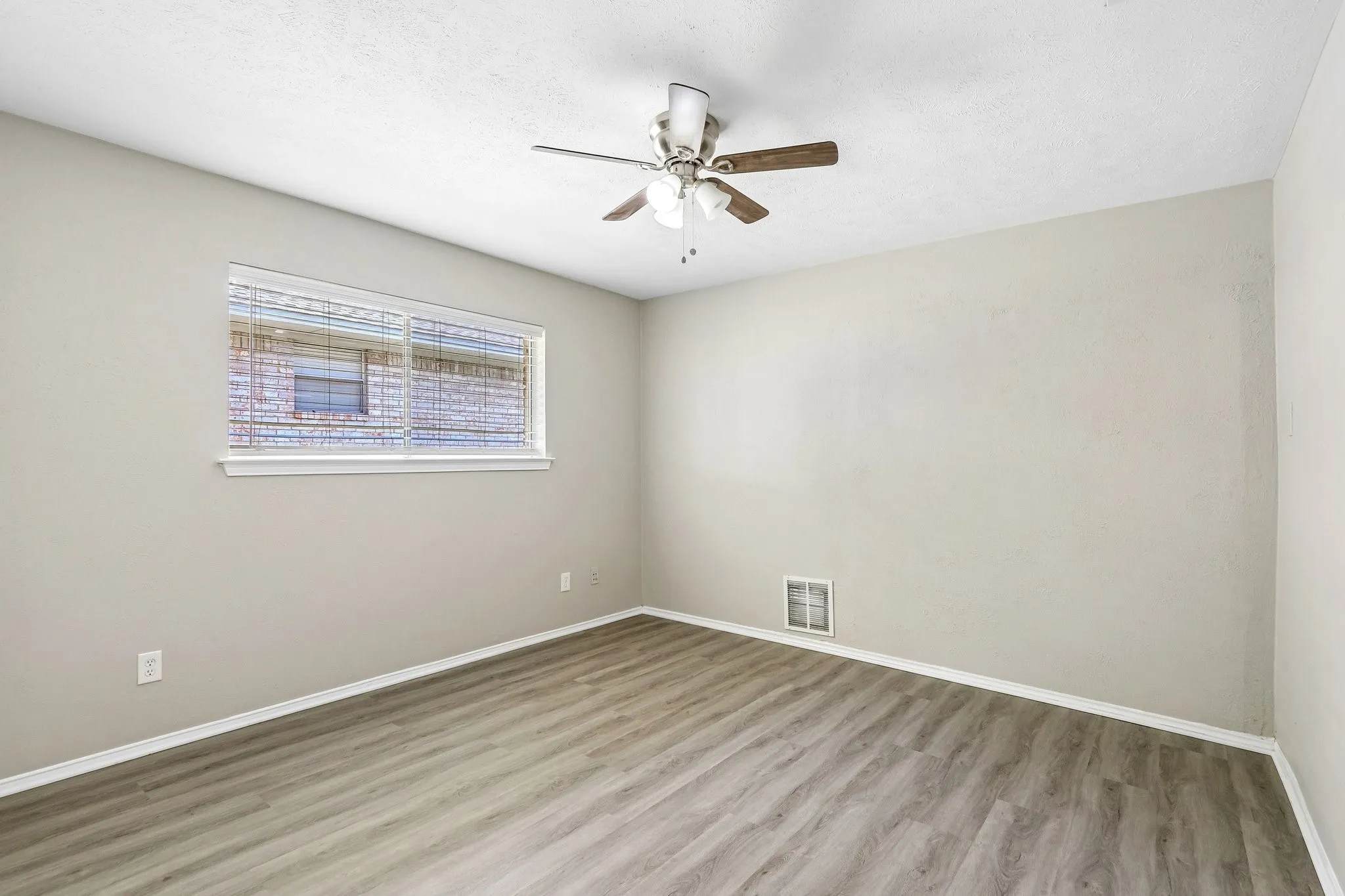 Single Family Residence For Sale in Collin County , 2840 Meadowbrook Drive, Plano, Texas 75075, 4 Bedroom, 3 Bathroom, 2 Garage spaces, 2,943 Sqft, built in 1974, mls#21368890, Real Estate Agent in Plano, Homes For Sale in Collin county, Homes For Sale in Plano, Realtor in Plano Texas, Real Estate Brokerage Independent Realty Texas, Luminita Cordes Realtor