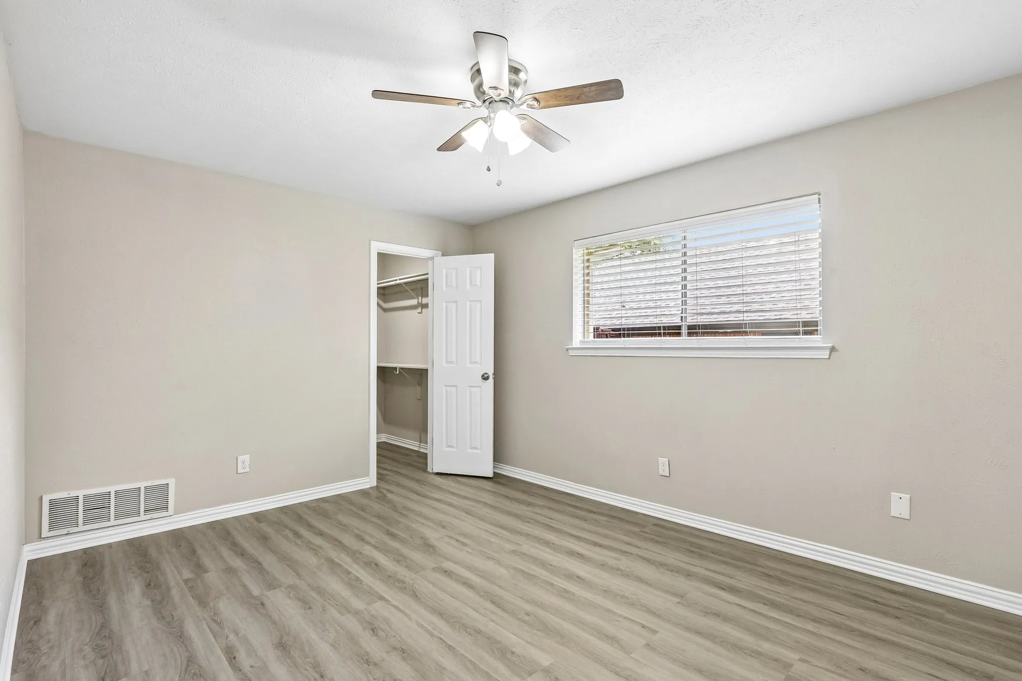 Single Family Residence For Sale in Collin County , 2840 Meadowbrook Drive, Plano, Texas 75075, 4 Bedroom, 3 Bathroom, 2 Garage spaces, 2,943 Sqft, built in 1974, mls#21368890, Real Estate Agent in Plano, Homes For Sale in Collin county, Homes For Sale in Plano, Realtor in Plano Texas, Real Estate Brokerage Independent Realty Texas, Luminita Cordes Realtor