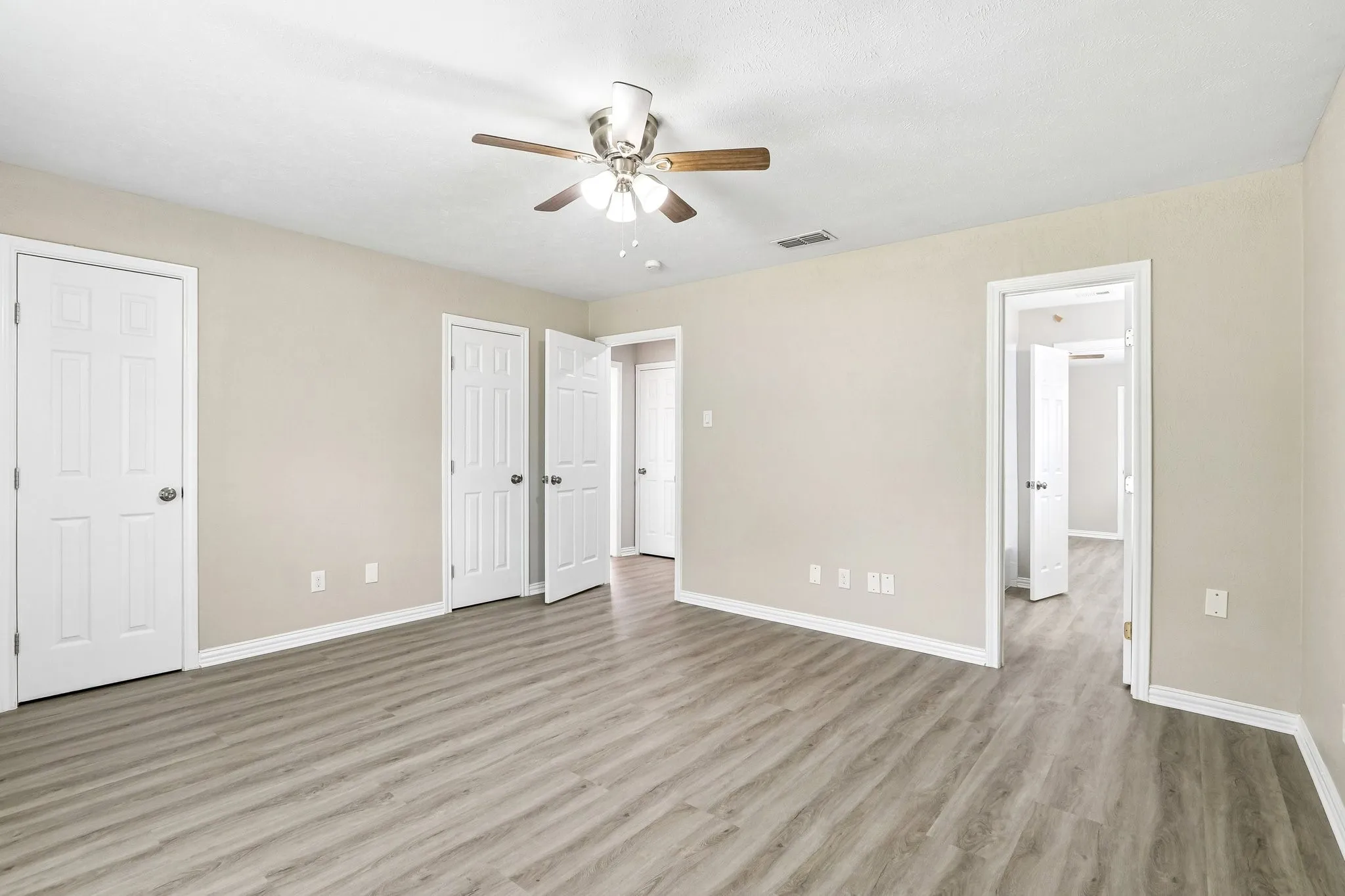 Single Family Residence For Sale in Collin County , 2840 Meadowbrook Drive, Plano, Texas 75075, 4 Bedroom, 3 Bathroom, 2 Garage spaces, 2,943 Sqft, built in 1974, mls#21368890, Real Estate Agent in Plano, Homes For Sale in Collin county, Homes For Sale in Plano, Realtor in Plano Texas, Real Estate Brokerage Independent Realty Texas, Luminita Cordes Realtor