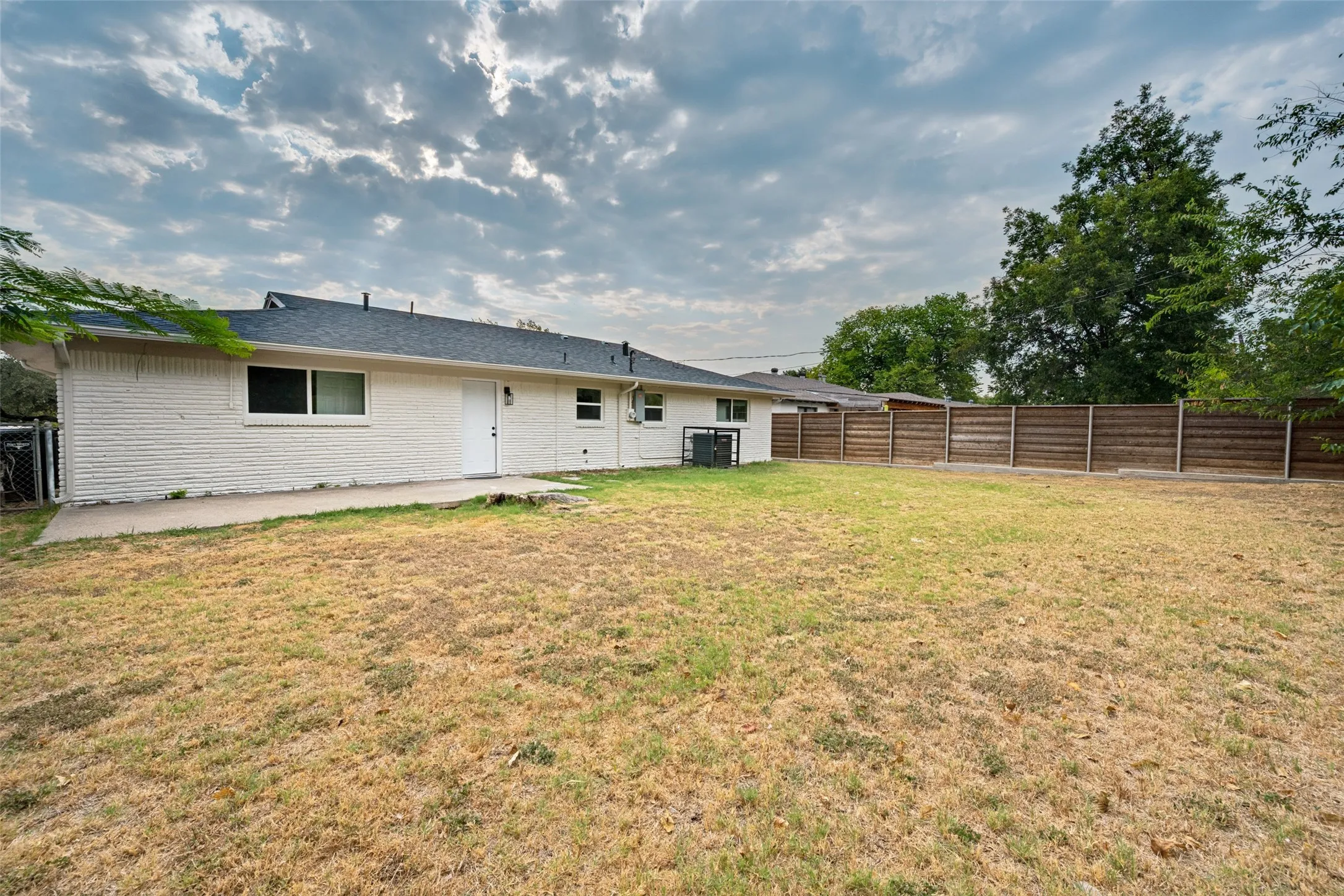 Single Family Residence For Sale in Tarrant County , 3612 Guadalupe Road, Fort Worth, Texas 76116, 4 Bedroom, 2 Bathroom, 2 Garage spaces, 1,768 Sqft, built in 1958, mls#21371137, Real Estate Agent in Fort Worth, Homes For Sale in Tarrant county, Homes For Sale in Fort Worth, Realtor in Fort Worth Texas, Real Estate Brokerage Independent Realty Texas, Luminita Cordes Realtor