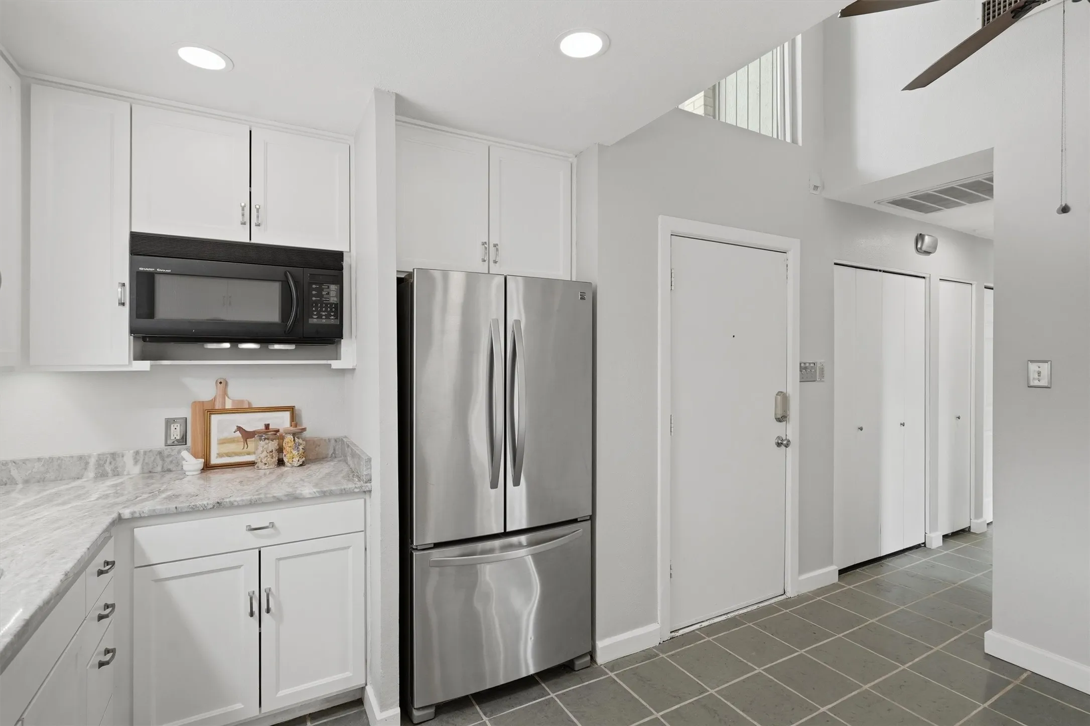 Single Family Residence For Sale in Tarrant County , 2637 Mccart Avenue, Fort Worth, Texas 76110, 2 Bedroom, 2 Bathroom, 2 Garage spaces, 1,175 Sqft, built in 1983, mls#21369665, Real Estate Agent in Fort Worth, Homes For Sale in Tarrant county, Homes For Sale in Fort Worth, Realtor in Fort Worth Texas, Real Estate Brokerage Independent Realty Texas, Luminita Cordes Realtor