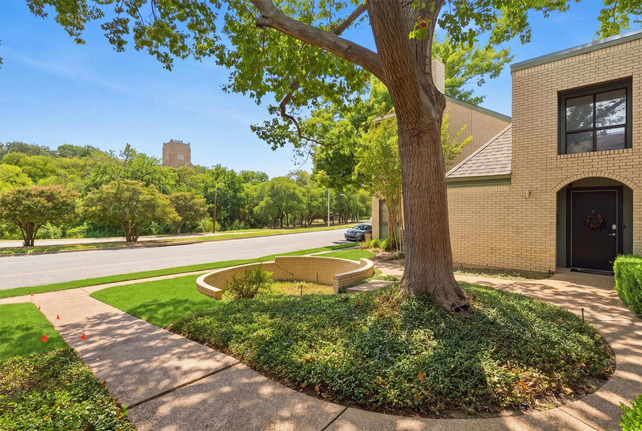 Highlighting a peaceful neighborhood setting