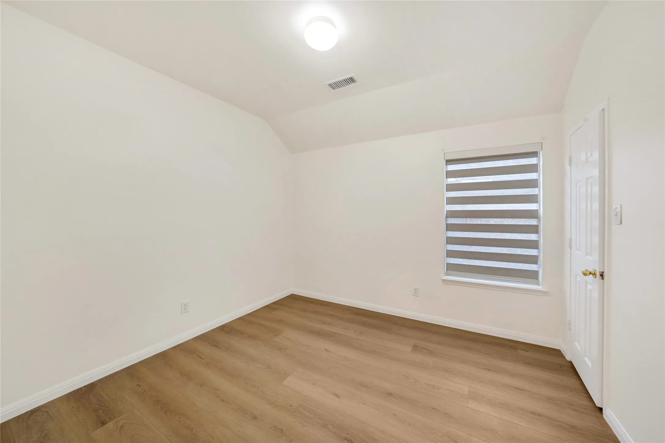 Single Family Residence For Rent in Collin County , 2509 N Brook Drive, Mc Kinney, Texas 75072, 3 Bedroom, 2 Bathroom, 2 Garage spaces, 1,594 Sqft, built in 2001, mls#21370686, Real Estate Agent in Mc Kinney, Homes For Rent in Collin county, Homes For Rent in Mc Kinney, Realtor in Mc Kinney Texas, Real Estate Brokerage Independent Realty Texas, Luminita Cordes Realtor