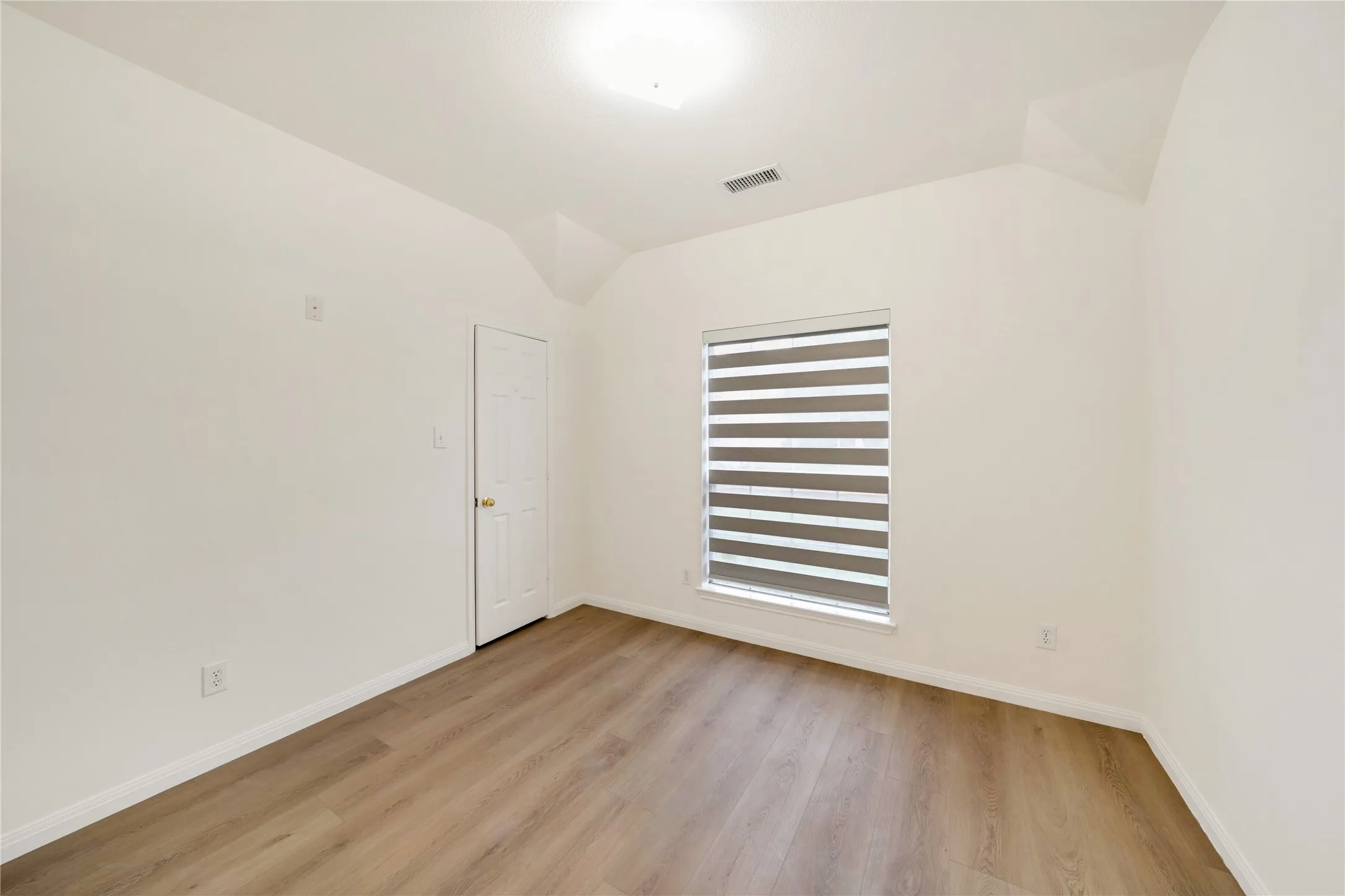Single Family Residence For Rent in Collin County , 2509 N Brook Drive, Mc Kinney, Texas 75072, 3 Bedroom, 2 Bathroom, 2 Garage spaces, 1,594 Sqft, built in 2001, mls#21370686, Real Estate Agent in Mc Kinney, Homes For Rent in Collin county, Homes For Rent in Mc Kinney, Realtor in Mc Kinney Texas, Real Estate Brokerage Independent Realty Texas, Luminita Cordes Realtor