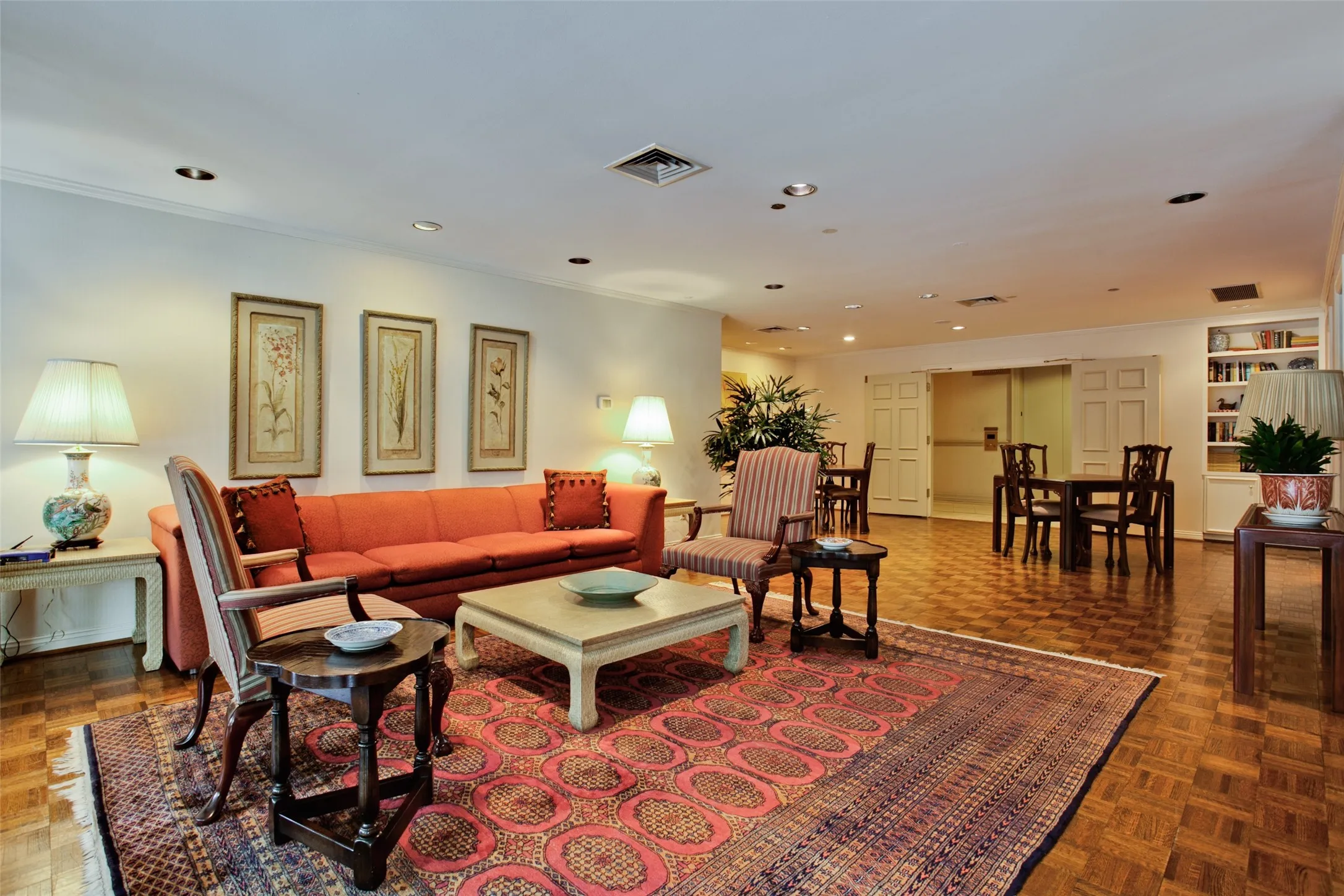 Common coffe entertaining room