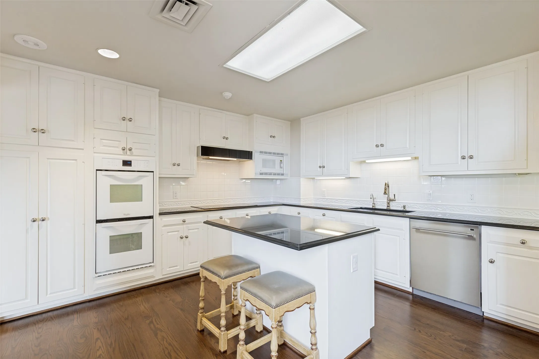 Eat in kitchen