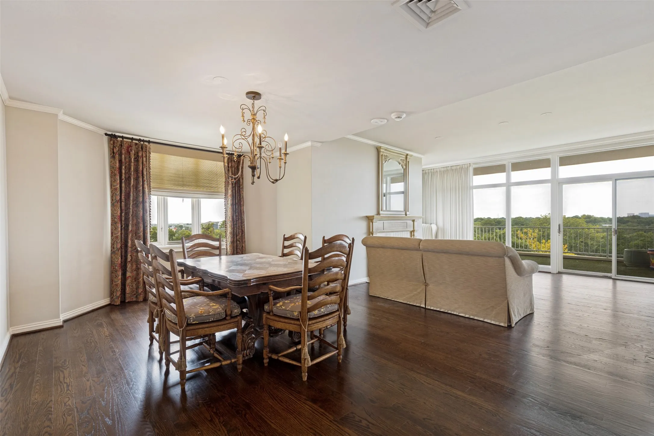 Condominium For Sale in Dallas County , 4500 Roland Avenue 805, Highland Park, Texas 75219, 2 Bedroom, 3 Bathroom, 1 Garage spaces, 2,404 Sqft, built in 1982, mls#21369290, Real Estate Agent in Highland Park, Homes For Sale in Dallas county, Homes For Sale in Highland Park, Realtor in Highland Park Texas, Real Estate Brokerage Independent Realty Texas, Luminita Cordes Realtor