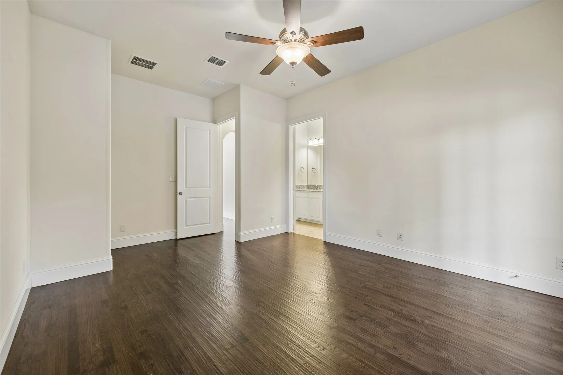 Single Family Residence For Sale in Dallas County , 779 Cameron Court, Coppell, Texas 75019, 3 Bedroom, 4 Bathroom, 2 Garage spaces, 2,496 Sqft, built in 2014, mls#21367312, Real Estate Agent in Coppell, Homes For Sale in Dallas county, Homes For Sale in Coppell, Realtor in Coppell Texas, Real Estate Brokerage Independent Realty Texas, Luminita Cordes Realtor