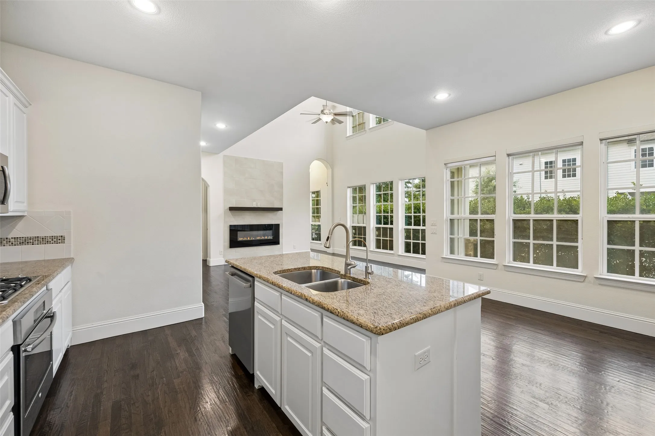 Single Family Residence For Sale in Dallas County , 779 Cameron Court, Coppell, Texas 75019, 3 Bedroom, 4 Bathroom, 2 Garage spaces, 2,496 Sqft, built in 2014, mls#21367312, Real Estate Agent in Coppell, Homes For Sale in Dallas county, Homes For Sale in Coppell, Realtor in Coppell Texas, Real Estate Brokerage Independent Realty Texas, Luminita Cordes Realtor