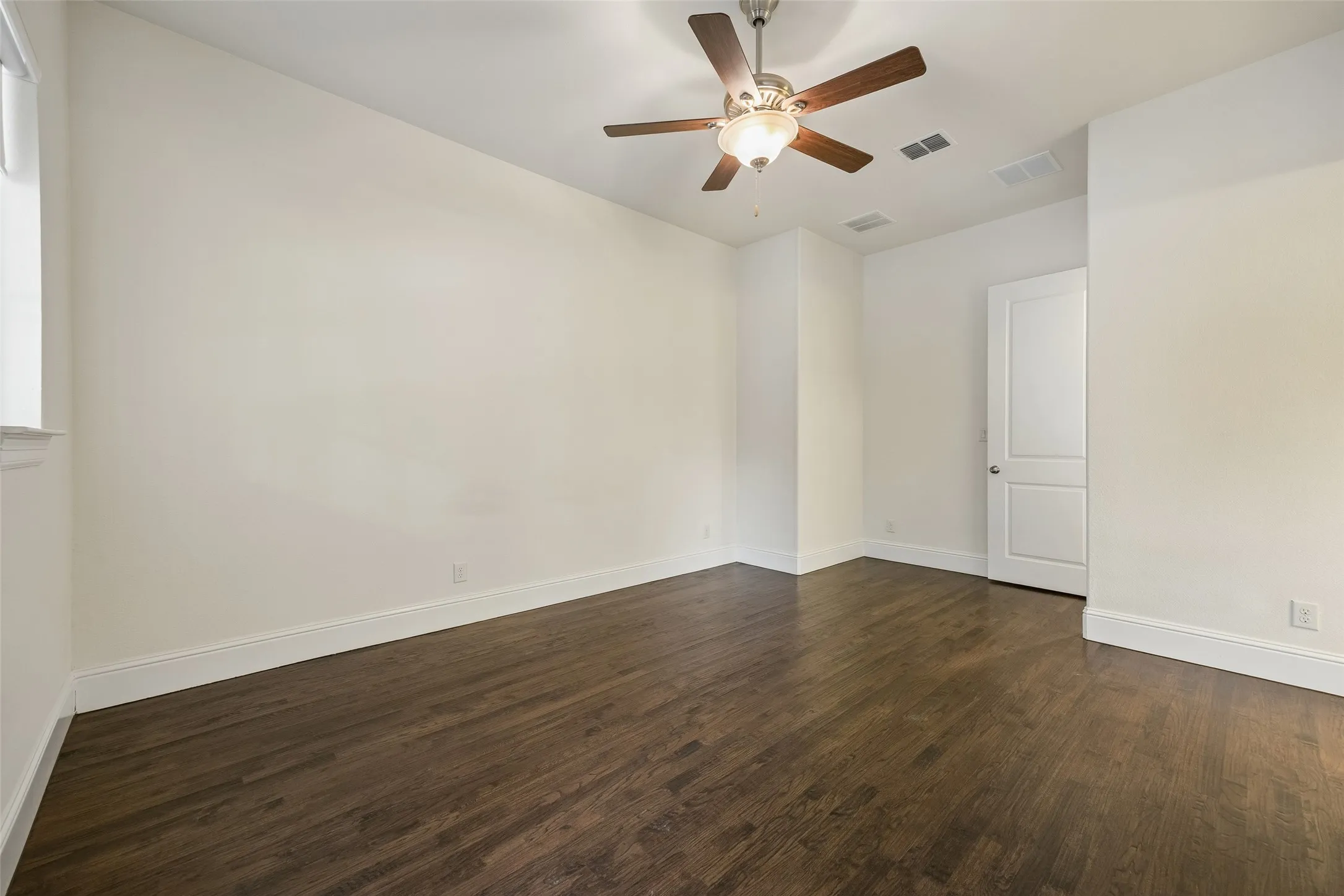 Single Family Residence For Sale in Dallas County , 779 Cameron Court, Coppell, Texas 75019, 3 Bedroom, 4 Bathroom, 2 Garage spaces, 2,496 Sqft, built in 2014, mls#21367312, Real Estate Agent in Coppell, Homes For Sale in Dallas county, Homes For Sale in Coppell, Realtor in Coppell Texas, Real Estate Brokerage Independent Realty Texas, Luminita Cordes Realtor