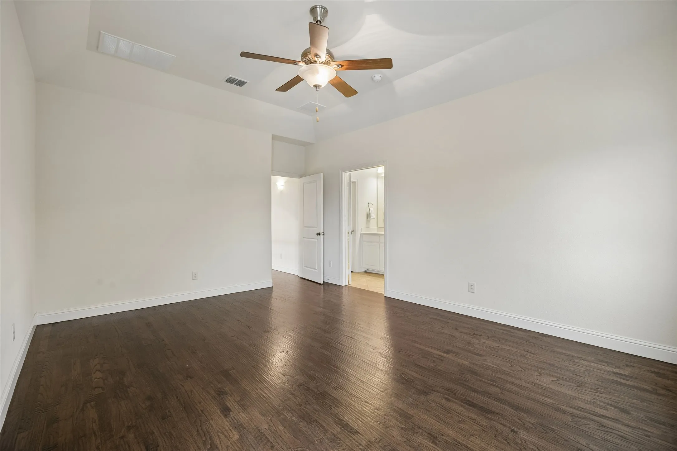 Single Family Residence For Sale in Dallas County , 779 Cameron Court, Coppell, Texas 75019, 3 Bedroom, 4 Bathroom, 2 Garage spaces, 2,496 Sqft, built in 2014, mls#21367312, Real Estate Agent in Coppell, Homes For Sale in Dallas county, Homes For Sale in Coppell, Realtor in Coppell Texas, Real Estate Brokerage Independent Realty Texas, Luminita Cordes Realtor