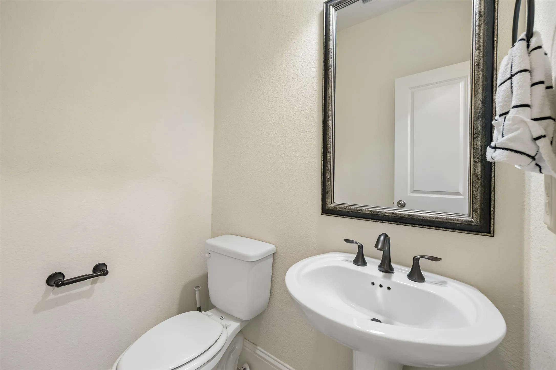 Single Family Residence For Sale in Dallas County , 779 Cameron Court, Coppell, Texas 75019, 3 Bedroom, 4 Bathroom, 2 Garage spaces, 2,496 Sqft, built in 2014, mls#21367312, Real Estate Agent in Coppell, Homes For Sale in Dallas county, Homes For Sale in Coppell, Realtor in Coppell Texas, Real Estate Brokerage Independent Realty Texas, Luminita Cordes Realtor