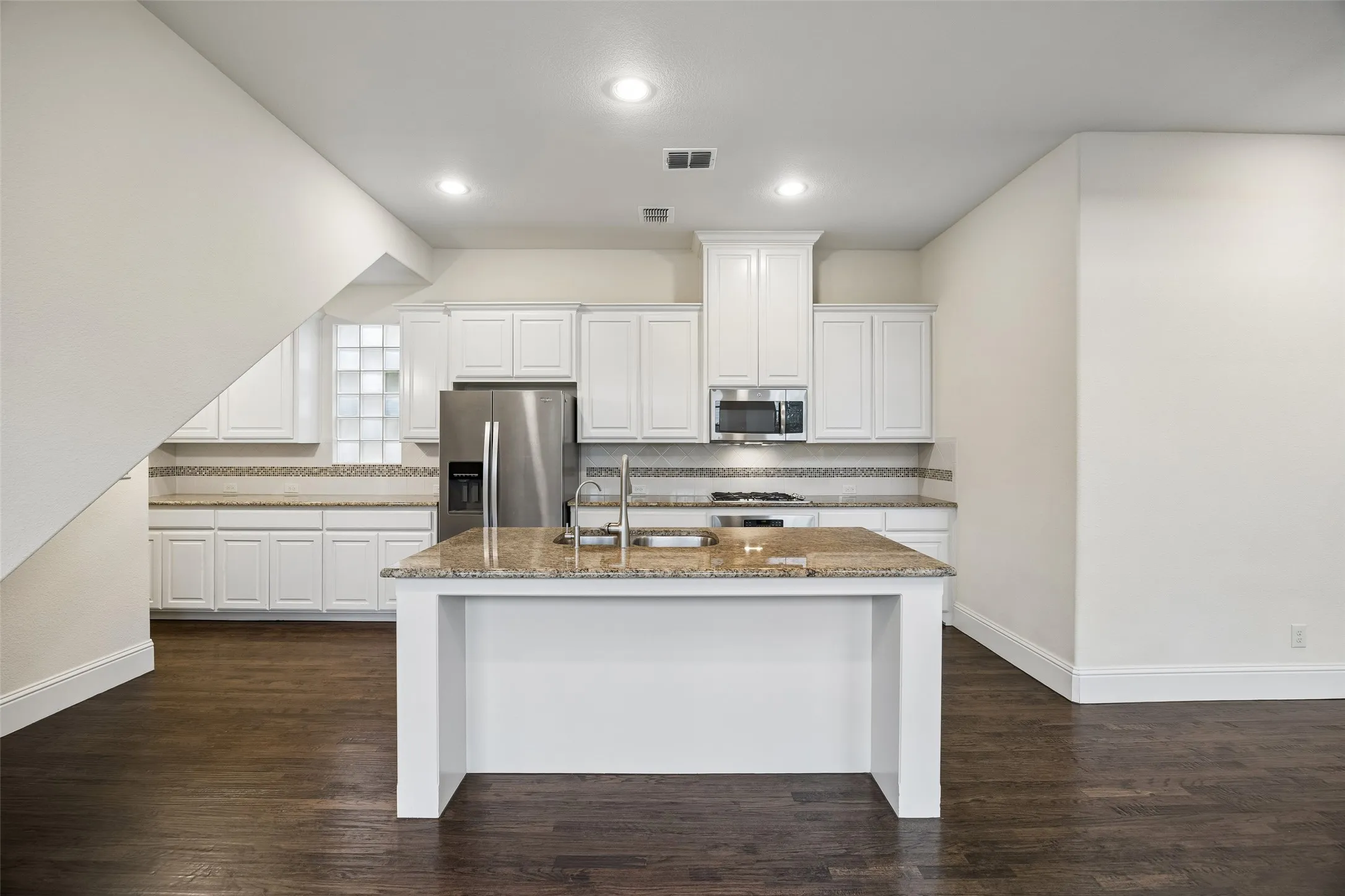 Single Family Residence For Sale in Dallas County , 779 Cameron Court, Coppell, Texas 75019, 3 Bedroom, 4 Bathroom, 2 Garage spaces, 2,496 Sqft, built in 2014, mls#21367312, Real Estate Agent in Coppell, Homes For Sale in Dallas county, Homes For Sale in Coppell, Realtor in Coppell Texas, Real Estate Brokerage Independent Realty Texas, Luminita Cordes Realtor