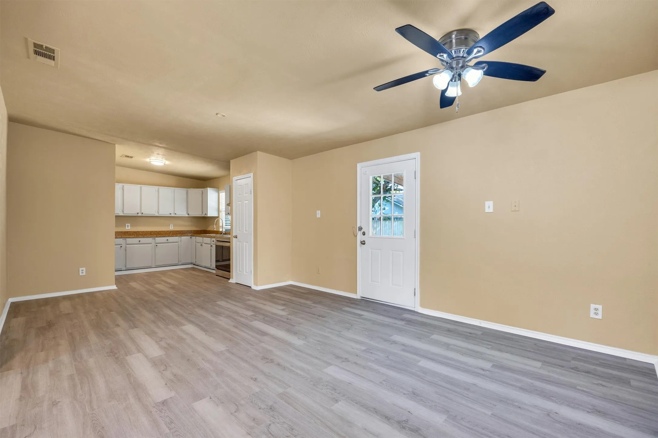 Single Family Residence For Rent in Rockwall County , 567 Tubbs Road, Rockwall, Texas 75032, 4 Bedroom, 2 Bathroom, Garage spaces, 1,352 Sqft, built in 1985, mls#21367898, Real Estate Agent in Rockwall, Homes For Rent in Rockwall county, Homes For Rent in Rockwall, Realtor in Rockwall Texas, Real Estate Brokerage Independent Realty Texas, Luminita Cordes Realtor