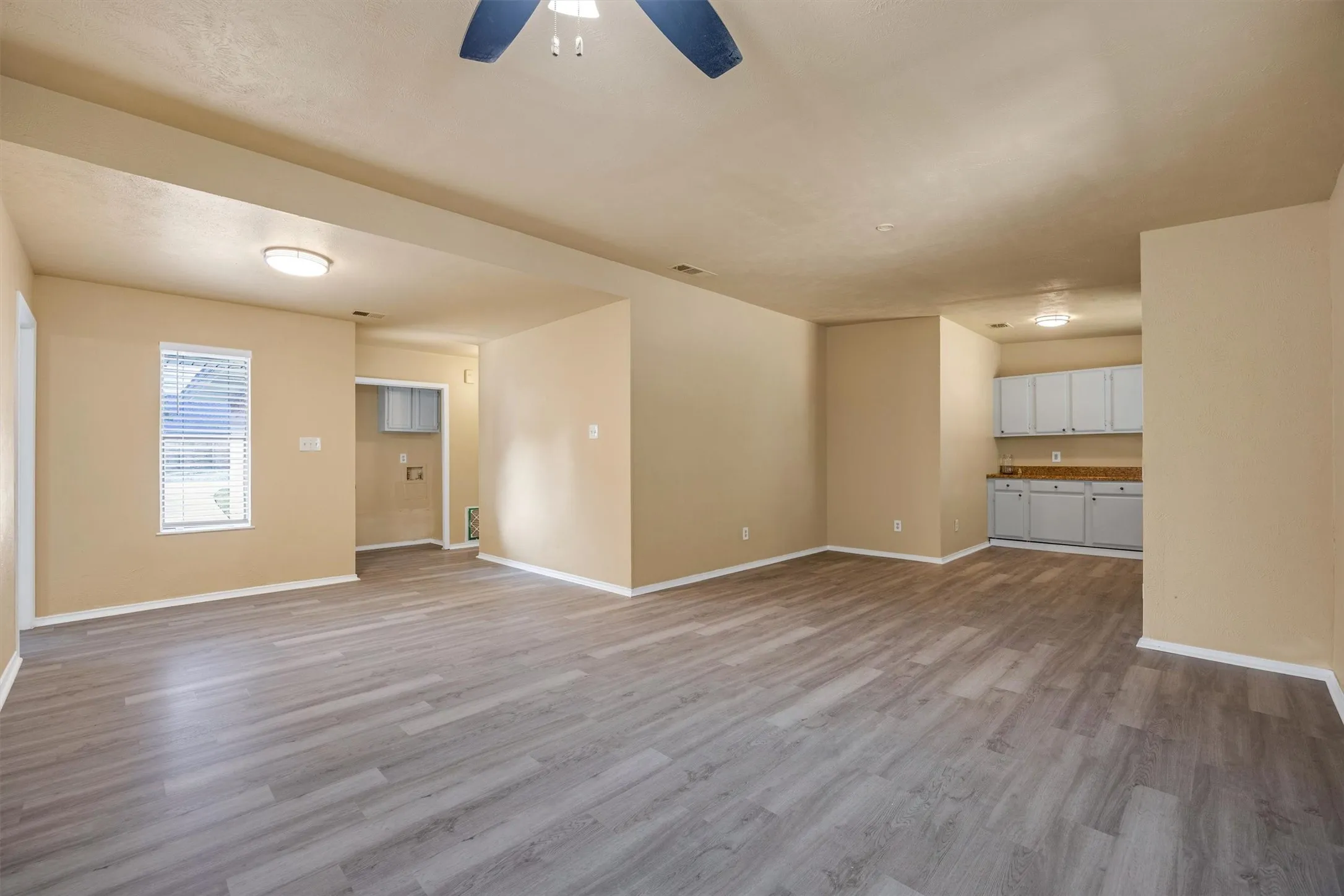 Single Family Residence For Rent in Rockwall County , 567 Tubbs Road, Rockwall, Texas 75032, 4 Bedroom, 2 Bathroom, Garage spaces, 1,352 Sqft, built in 1985, mls#21367898, Real Estate Agent in Rockwall, Homes For Rent in Rockwall county, Homes For Rent in Rockwall, Realtor in Rockwall Texas, Real Estate Brokerage Independent Realty Texas, Luminita Cordes Realtor