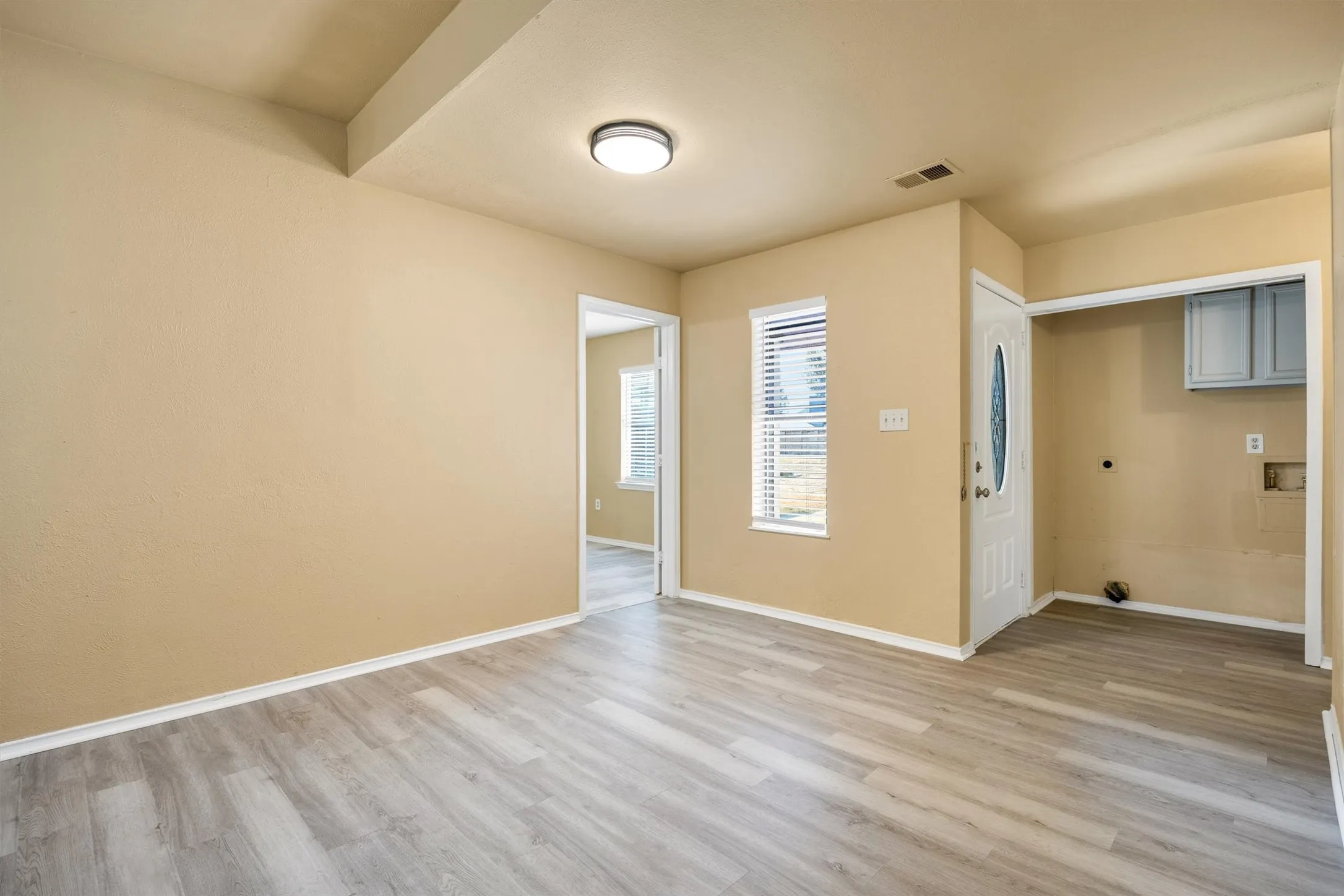Single Family Residence For Rent in Rockwall County , 567 Tubbs Road, Rockwall, Texas 75032, 4 Bedroom, 2 Bathroom, Garage spaces, 1,352 Sqft, built in 1985, mls#21367898, Real Estate Agent in Rockwall, Homes For Rent in Rockwall county, Homes For Rent in Rockwall, Realtor in Rockwall Texas, Real Estate Brokerage Independent Realty Texas, Luminita Cordes Realtor