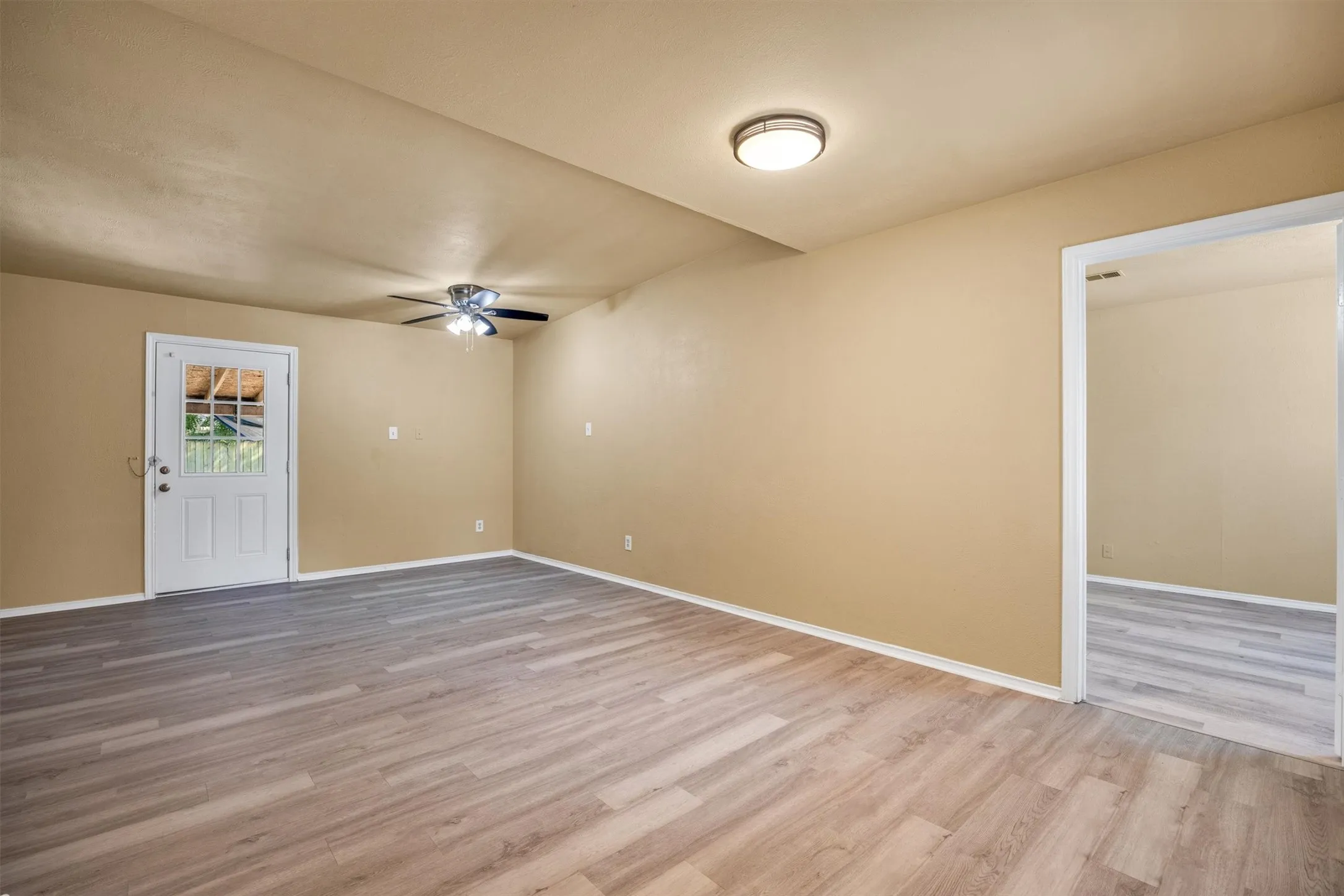 Single Family Residence For Rent in Rockwall County , 567 Tubbs Road, Rockwall, Texas 75032, 4 Bedroom, 2 Bathroom, Garage spaces, 1,352 Sqft, built in 1985, mls#21367898, Real Estate Agent in Rockwall, Homes For Rent in Rockwall county, Homes For Rent in Rockwall, Realtor in Rockwall Texas, Real Estate Brokerage Independent Realty Texas, Luminita Cordes Realtor