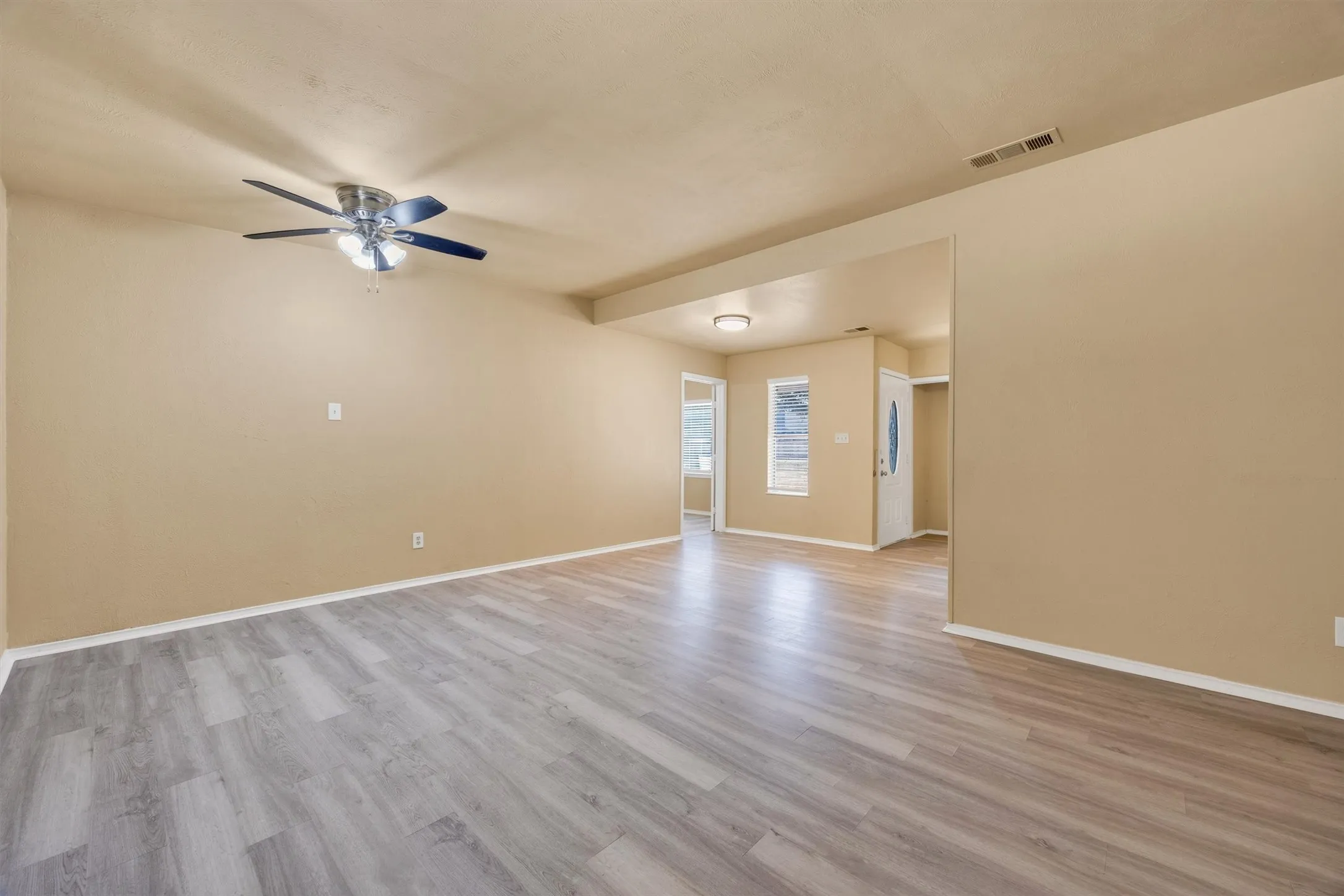 Single Family Residence For Rent in Rockwall County , 567 Tubbs Road, Rockwall, Texas 75032, 4 Bedroom, 2 Bathroom, Garage spaces, 1,352 Sqft, built in 1985, mls#21367898, Real Estate Agent in Rockwall, Homes For Rent in Rockwall county, Homes For Rent in Rockwall, Realtor in Rockwall Texas, Real Estate Brokerage Independent Realty Texas, Luminita Cordes Realtor