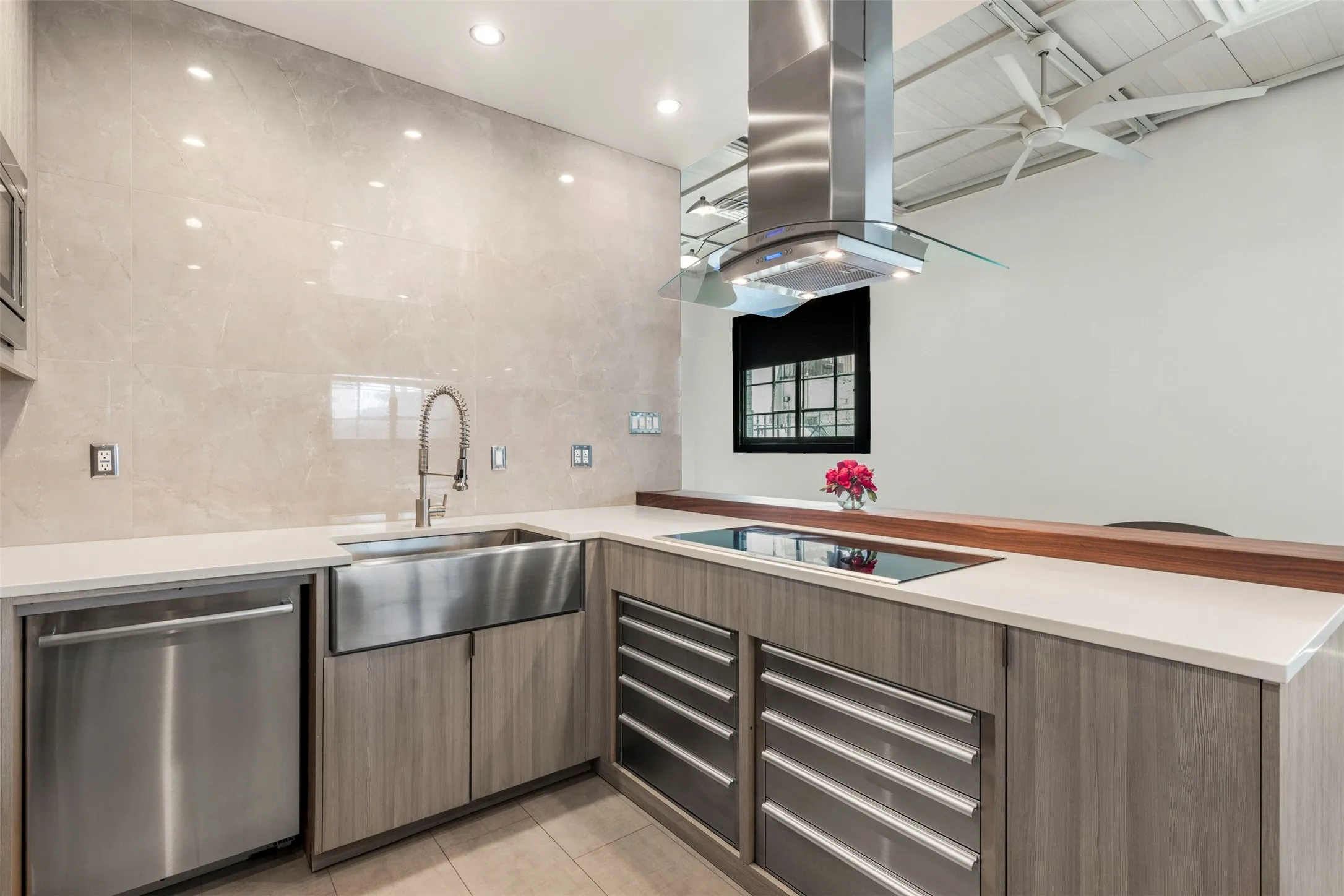 Condominium For Sale in Dallas County , 215 N Walton Street 9 & 11, Dallas, Texas 75226, 1 Bedroom, 1 Bathroom, Garage spaces, 1,494 Sqft, built in 1957, mls#21370826, Real Estate Agent in Dallas, Homes For Sale in Dallas county, Homes For Sale in Dallas, Realtor in Dallas Texas, Real Estate Brokerage Independent Realty Texas, Luminita Cordes Realtor