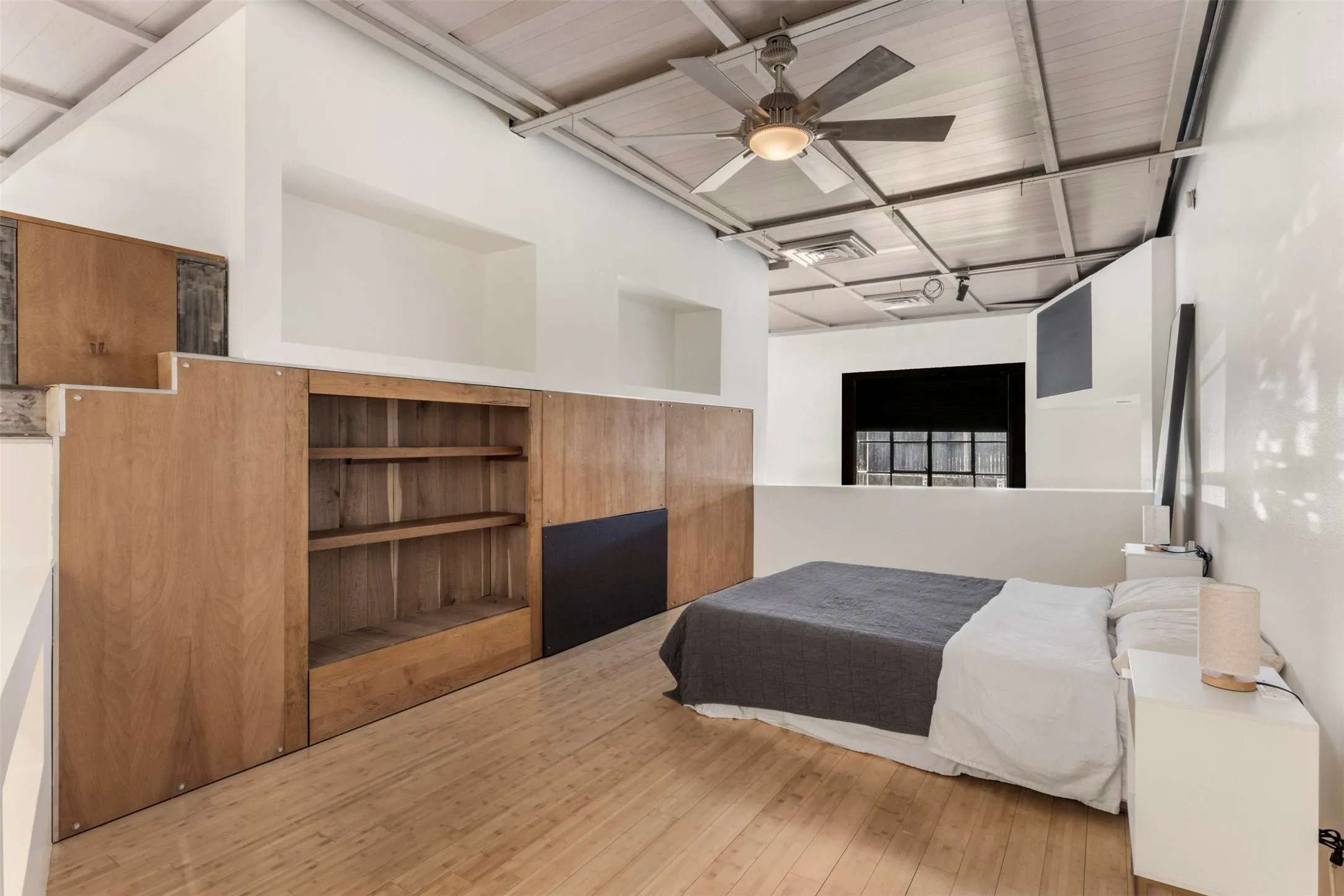 Condominium For Sale in Dallas County , 215 N Walton Street 9 & 11, Dallas, Texas 75226, 1 Bedroom, 1 Bathroom, Garage spaces, 1,494 Sqft, built in 1957, mls#21370826, Real Estate Agent in Dallas, Homes For Sale in Dallas county, Homes For Sale in Dallas, Realtor in Dallas Texas, Real Estate Brokerage Independent Realty Texas, Luminita Cordes Realtor