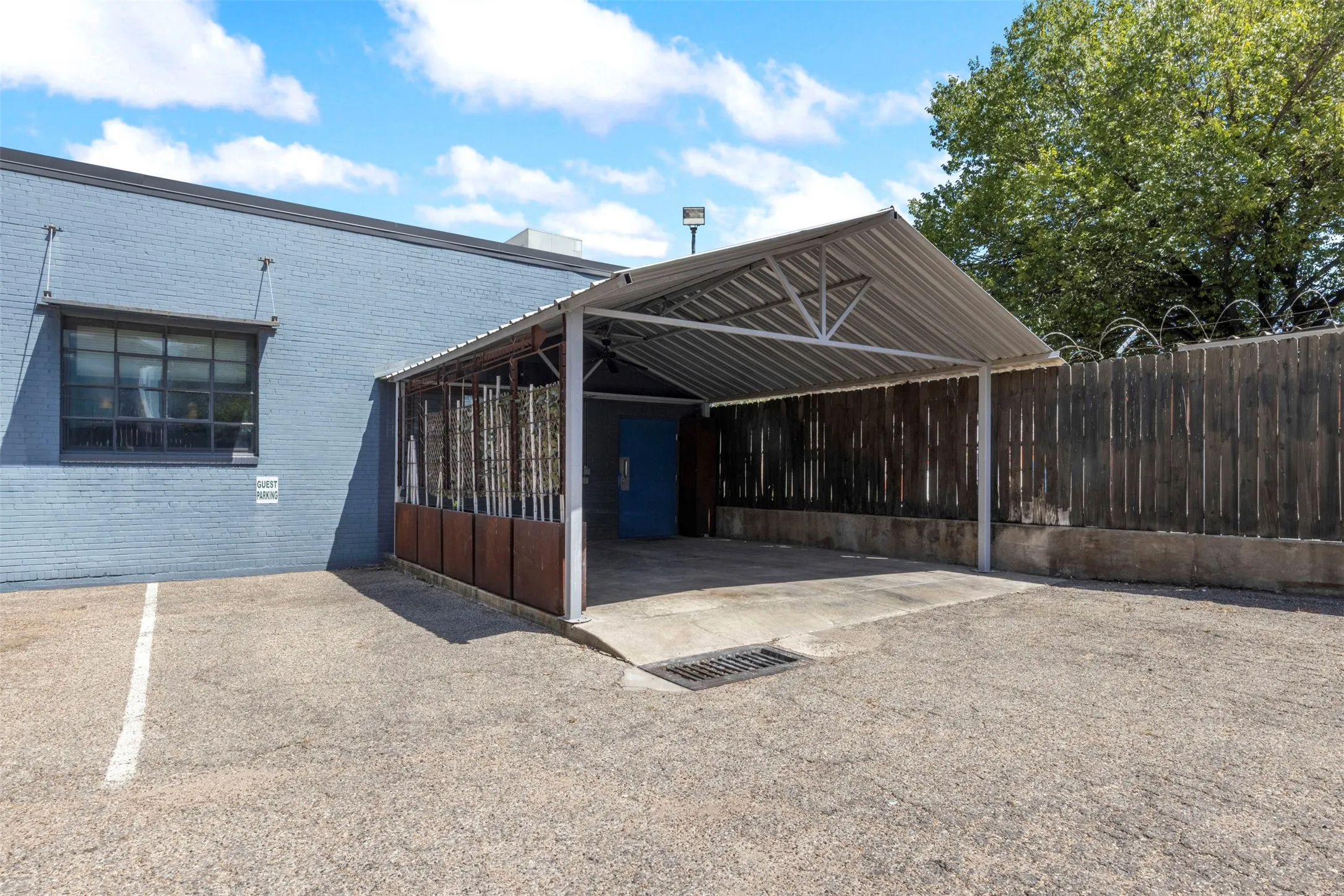 Condominium For Sale in Dallas County , 215 N Walton Street 9 & 11, Dallas, Texas 75226, 1 Bedroom, 1 Bathroom, Garage spaces, 1,494 Sqft, built in 1957, mls#21370826, Real Estate Agent in Dallas, Homes For Sale in Dallas county, Homes For Sale in Dallas, Realtor in Dallas Texas, Real Estate Brokerage Independent Realty Texas, Luminita Cordes Realtor