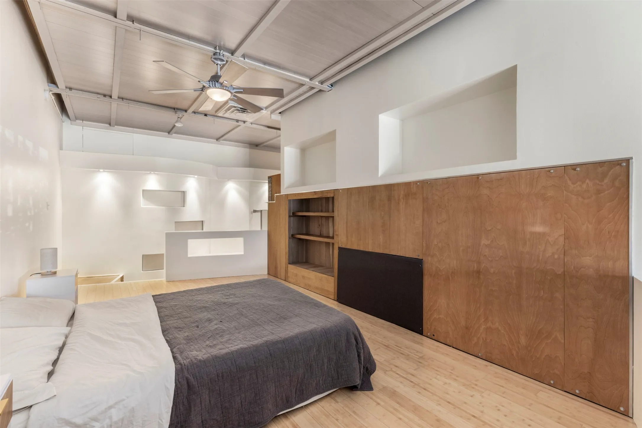Condominium For Sale in Dallas County , 215 N Walton Street 9 & 11, Dallas, Texas 75226, 1 Bedroom, 1 Bathroom, Garage spaces, 1,494 Sqft, built in 1957, mls#21370826, Real Estate Agent in Dallas, Homes For Sale in Dallas county, Homes For Sale in Dallas, Realtor in Dallas Texas, Real Estate Brokerage Independent Realty Texas, Luminita Cordes Realtor