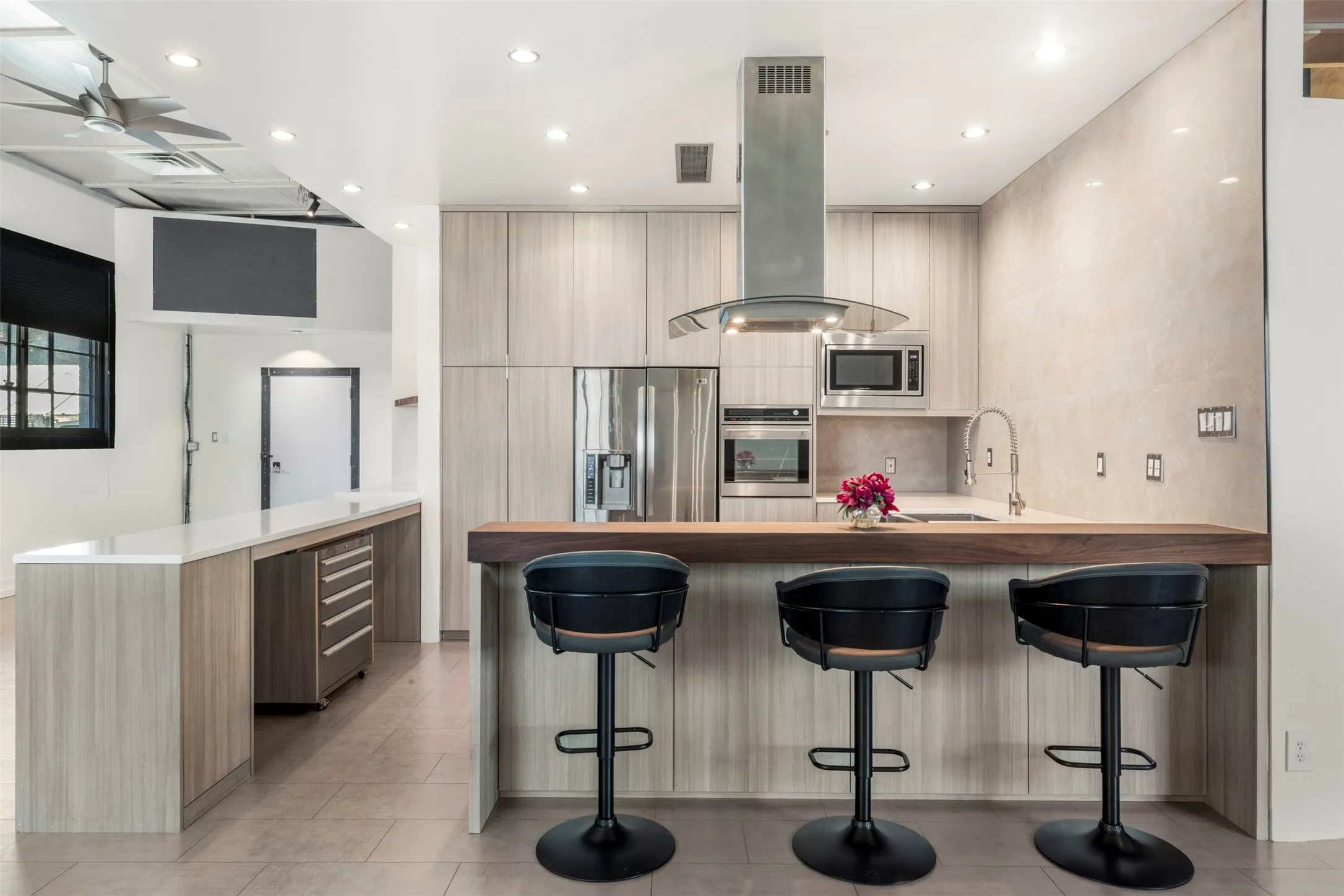 Condominium For Sale in Dallas County , 215 N Walton Street 9 & 11, Dallas, Texas 75226, 1 Bedroom, 1 Bathroom, Garage spaces, 1,494 Sqft, built in 1957, mls#21370826, Real Estate Agent in Dallas, Homes For Sale in Dallas county, Homes For Sale in Dallas, Realtor in Dallas Texas, Real Estate Brokerage Independent Realty Texas, Luminita Cordes Realtor