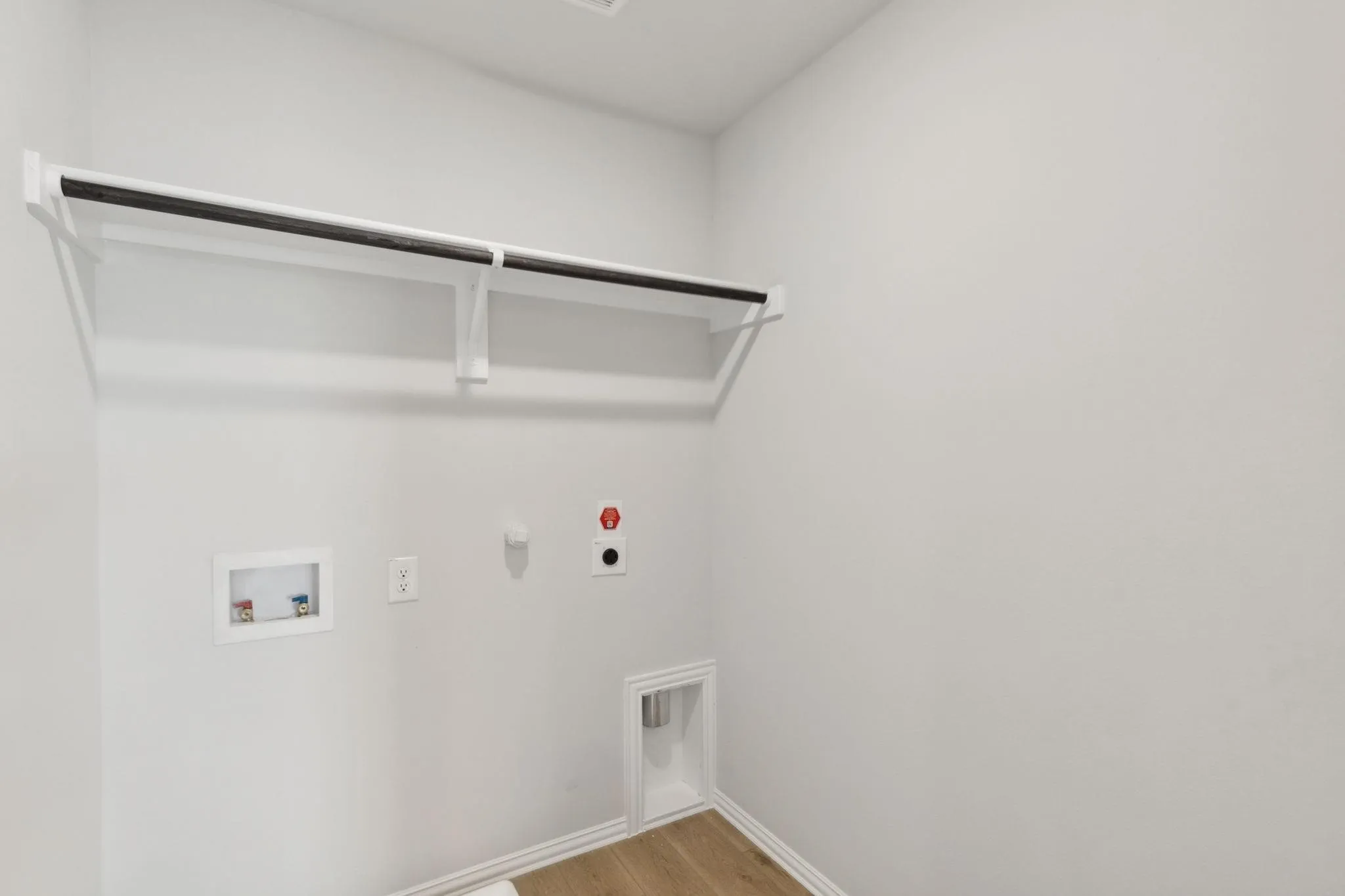Laundry room with electric dryer hookup, washer hookup, gas dryer hookup, light wood-style floors, and baseboards