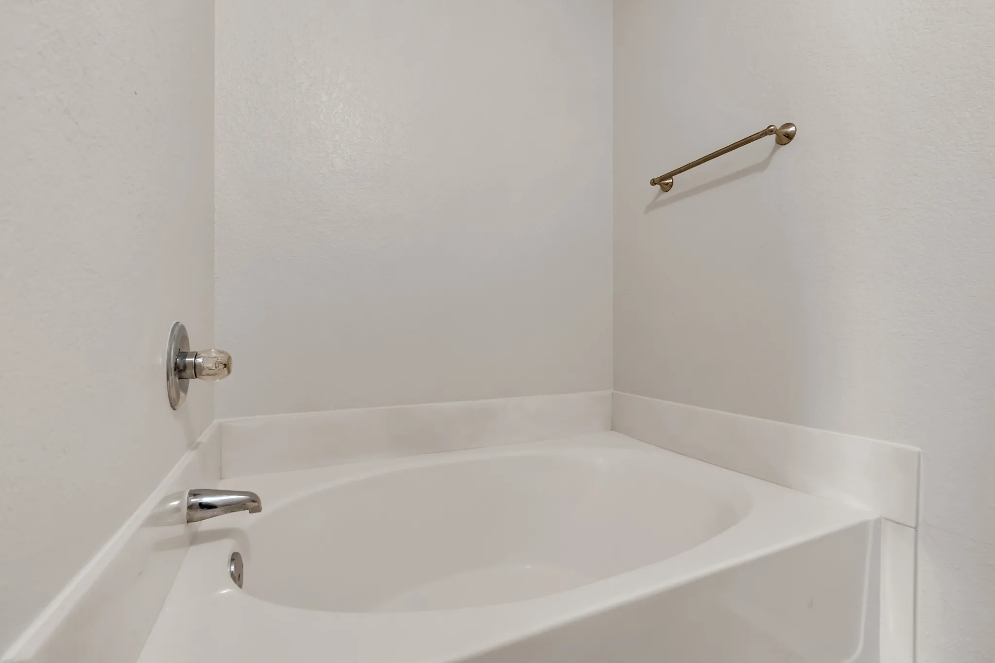 Single Family Residence For Sale in Dallas County , 1039 Caliente Drive, Grand Prairie, Texas 75051, 3 Bedroom, 2 Bathroom, 2 Garage spaces, 1,482 Sqft, built in 2004, mls#21367356, Real Estate Agent in Grand Prairie, Homes For Sale in Dallas county, Homes For Sale in Grand Prairie, Realtor in Grand Prairie Texas, Real Estate Brokerage Independent Realty Texas, Luminita Cordes Realtor