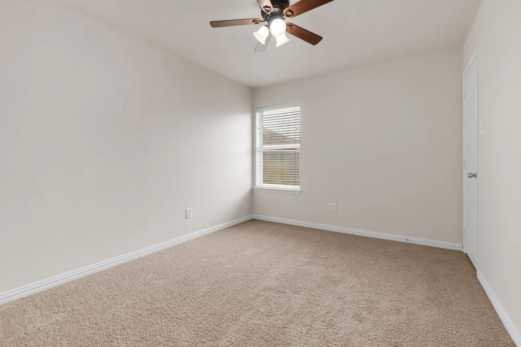 Single Family Residence For Sale in Dallas County , 1039 Caliente Drive, Grand Prairie, Texas 75051, 3 Bedroom, 2 Bathroom, 2 Garage spaces, 1,482 Sqft, built in 2004, mls#21367356, Real Estate Agent in Grand Prairie, Homes For Sale in Dallas county, Homes For Sale in Grand Prairie, Realtor in Grand Prairie Texas, Real Estate Brokerage Independent Realty Texas, Luminita Cordes Realtor