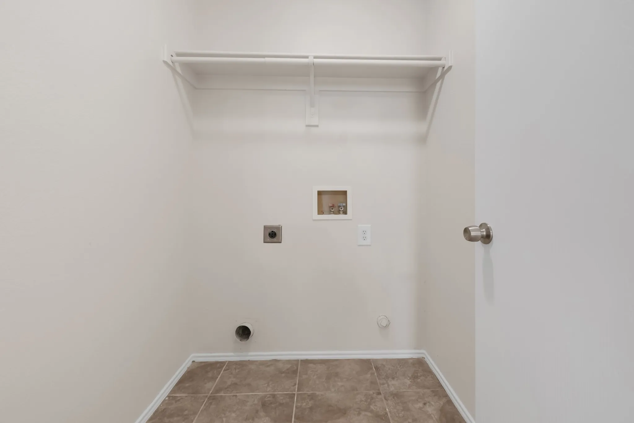 Single Family Residence For Sale in Dallas County , 1039 Caliente Drive, Grand Prairie, Texas 75051, 3 Bedroom, 2 Bathroom, 2 Garage spaces, 1,482 Sqft, built in 2004, mls#21367356, Real Estate Agent in Grand Prairie, Homes For Sale in Dallas county, Homes For Sale in Grand Prairie, Realtor in Grand Prairie Texas, Real Estate Brokerage Independent Realty Texas, Luminita Cordes Realtor