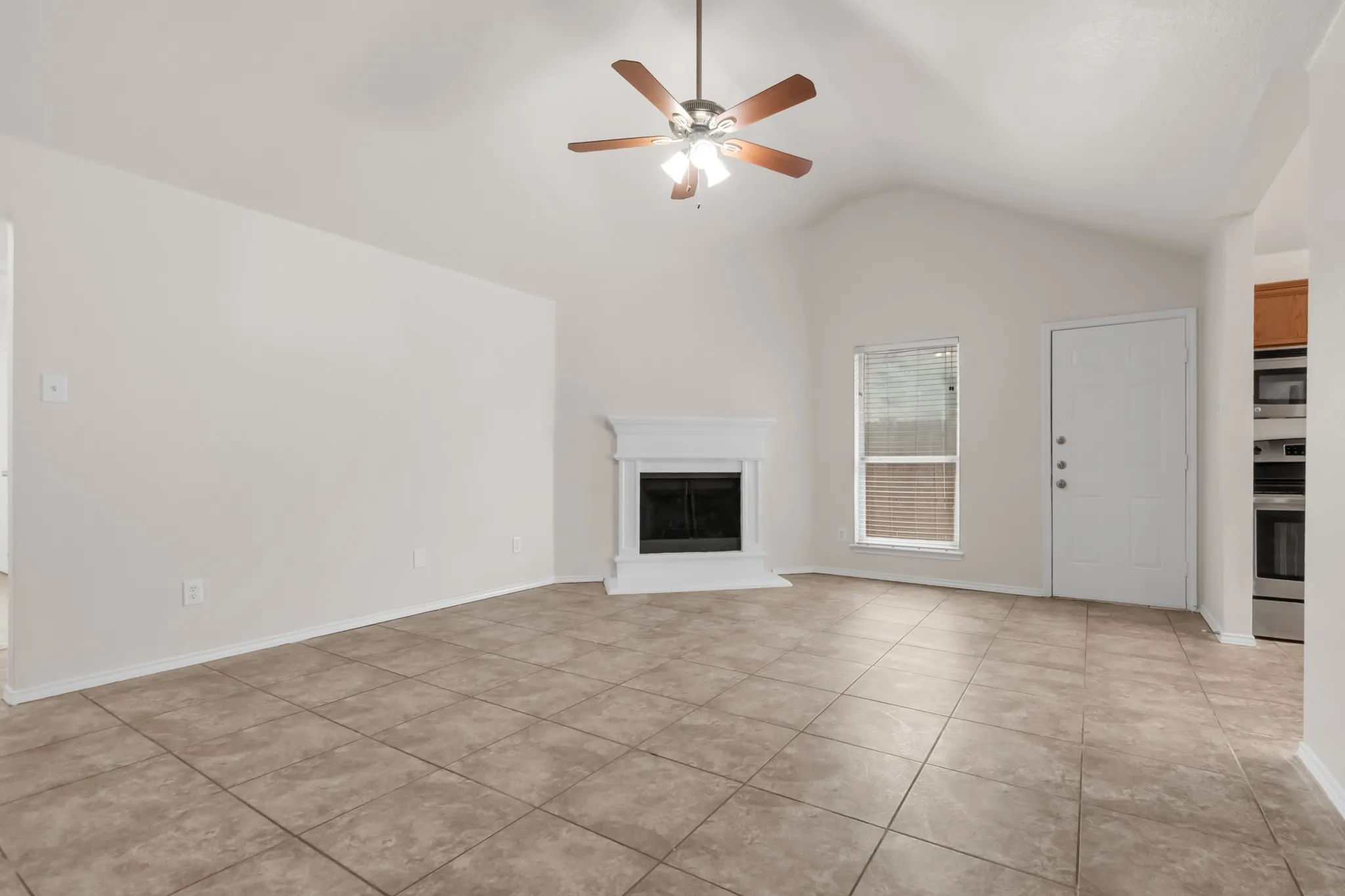 Single Family Residence For Sale in Dallas County , 1039 Caliente Drive, Grand Prairie, Texas 75051, 3 Bedroom, 2 Bathroom, 2 Garage spaces, 1,482 Sqft, built in 2004, mls#21367356, Real Estate Agent in Grand Prairie, Homes For Sale in Dallas county, Homes For Sale in Grand Prairie, Realtor in Grand Prairie Texas, Real Estate Brokerage Independent Realty Texas, Luminita Cordes Realtor