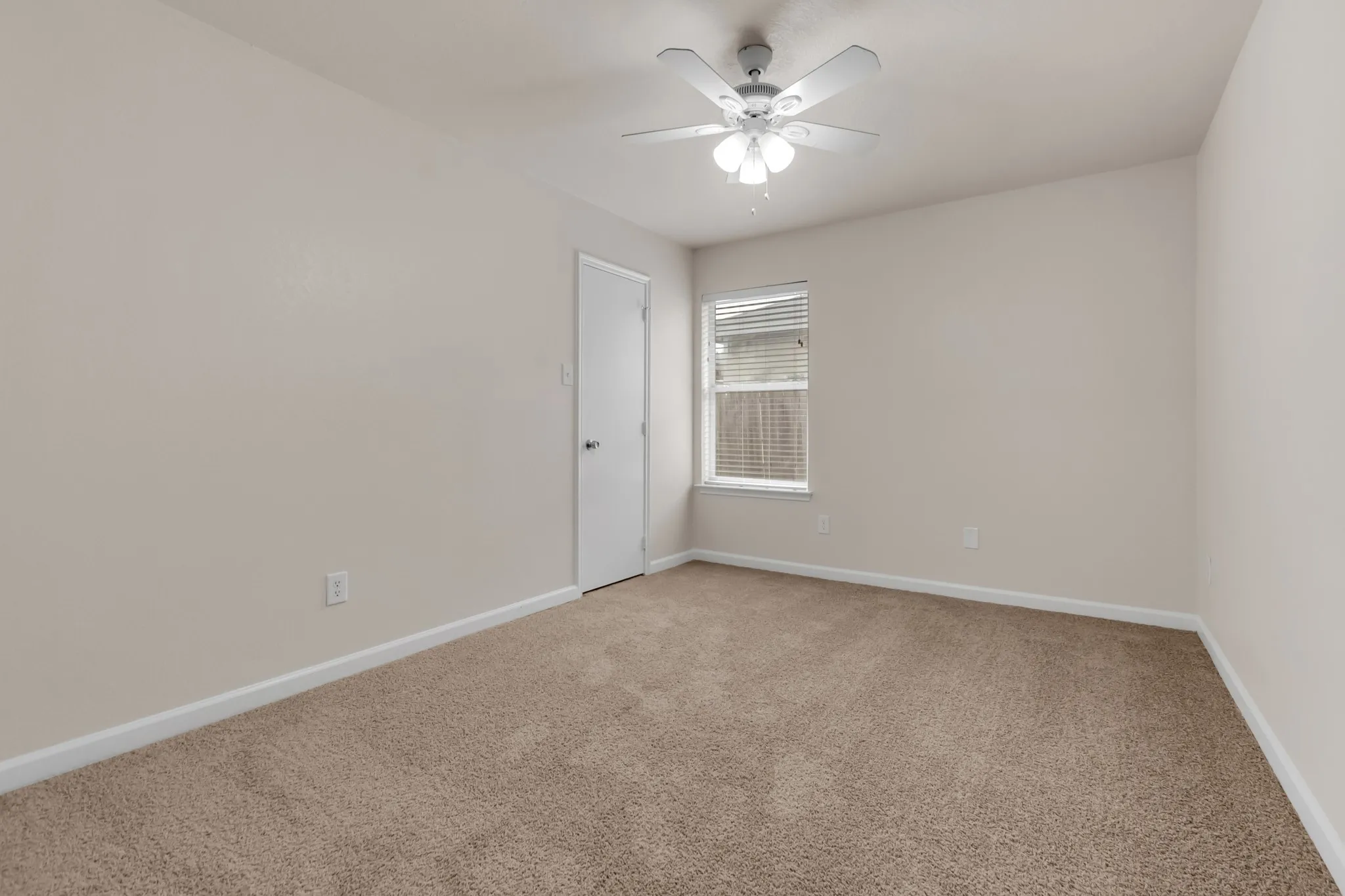 Single Family Residence For Sale in Dallas County , 1039 Caliente Drive, Grand Prairie, Texas 75051, 3 Bedroom, 2 Bathroom, 2 Garage spaces, 1,482 Sqft, built in 2004, mls#21367356, Real Estate Agent in Grand Prairie, Homes For Sale in Dallas county, Homes For Sale in Grand Prairie, Realtor in Grand Prairie Texas, Real Estate Brokerage Independent Realty Texas, Luminita Cordes Realtor