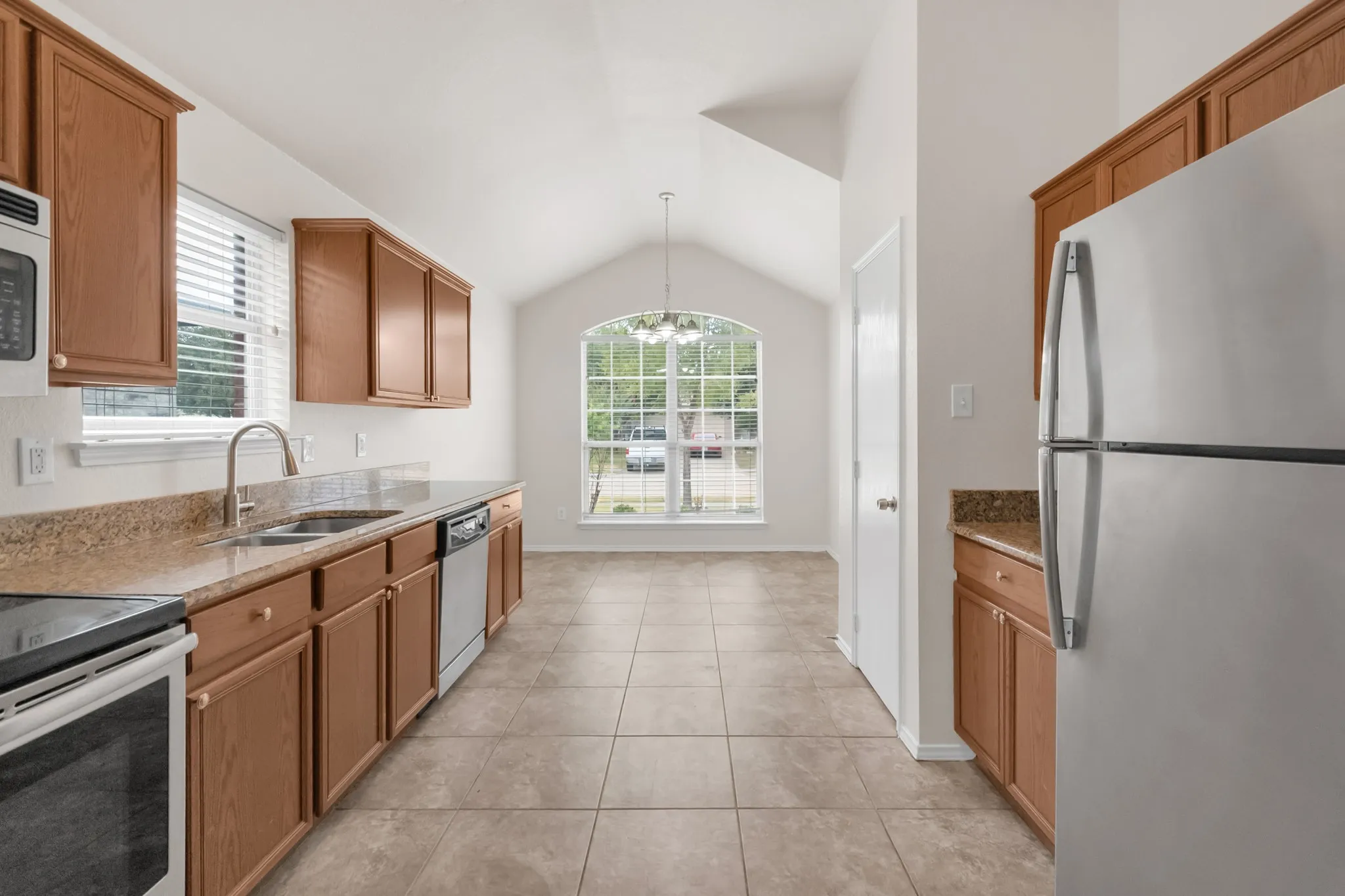 Single Family Residence For Sale in Dallas County , 1039 Caliente Drive, Grand Prairie, Texas 75051, 3 Bedroom, 2 Bathroom, 2 Garage spaces, 1,482 Sqft, built in 2004, mls#21367356, Real Estate Agent in Grand Prairie, Homes For Sale in Dallas county, Homes For Sale in Grand Prairie, Realtor in Grand Prairie Texas, Real Estate Brokerage Independent Realty Texas, Luminita Cordes Realtor