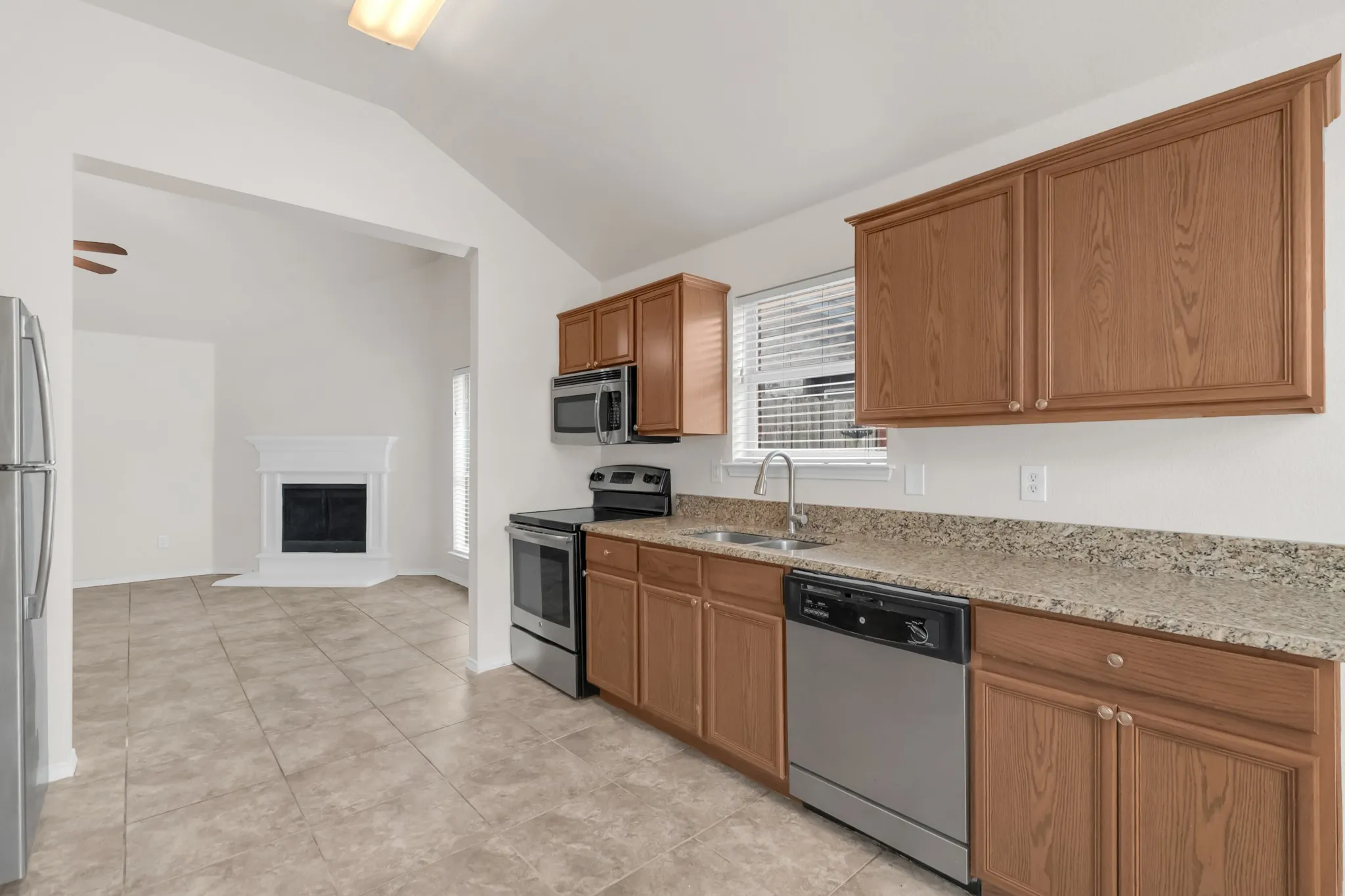 Single Family Residence For Sale in Dallas County , 1039 Caliente Drive, Grand Prairie, Texas 75051, 3 Bedroom, 2 Bathroom, 2 Garage spaces, 1,482 Sqft, built in 2004, mls#21367356, Real Estate Agent in Grand Prairie, Homes For Sale in Dallas county, Homes For Sale in Grand Prairie, Realtor in Grand Prairie Texas, Real Estate Brokerage Independent Realty Texas, Luminita Cordes Realtor