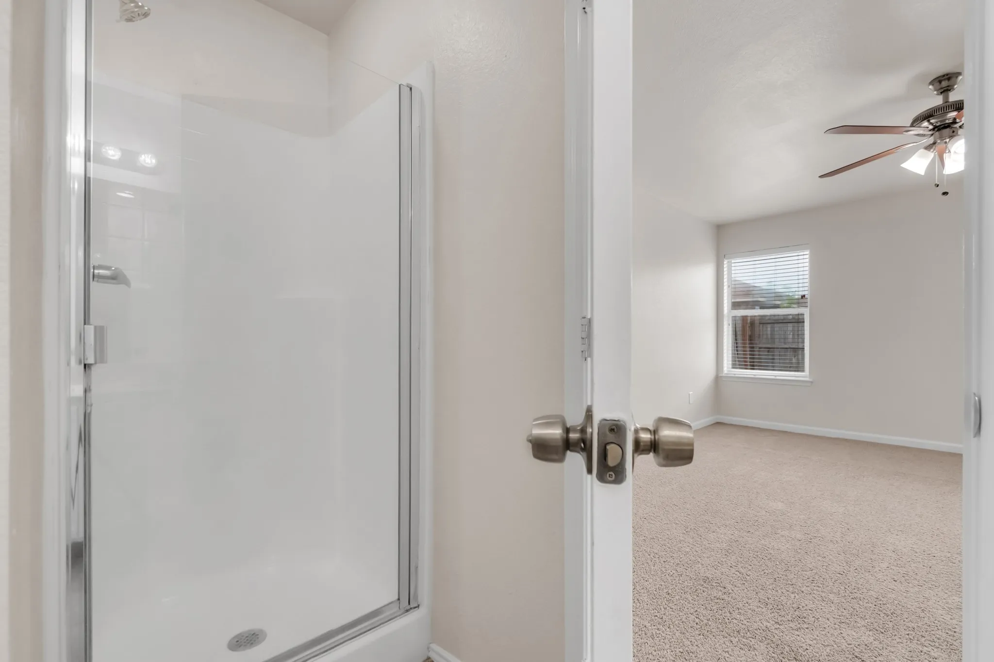 Single Family Residence For Sale in Dallas County , 1039 Caliente Drive, Grand Prairie, Texas 75051, 3 Bedroom, 2 Bathroom, 2 Garage spaces, 1,482 Sqft, built in 2004, mls#21367356, Real Estate Agent in Grand Prairie, Homes For Sale in Dallas county, Homes For Sale in Grand Prairie, Realtor in Grand Prairie Texas, Real Estate Brokerage Independent Realty Texas, Luminita Cordes Realtor