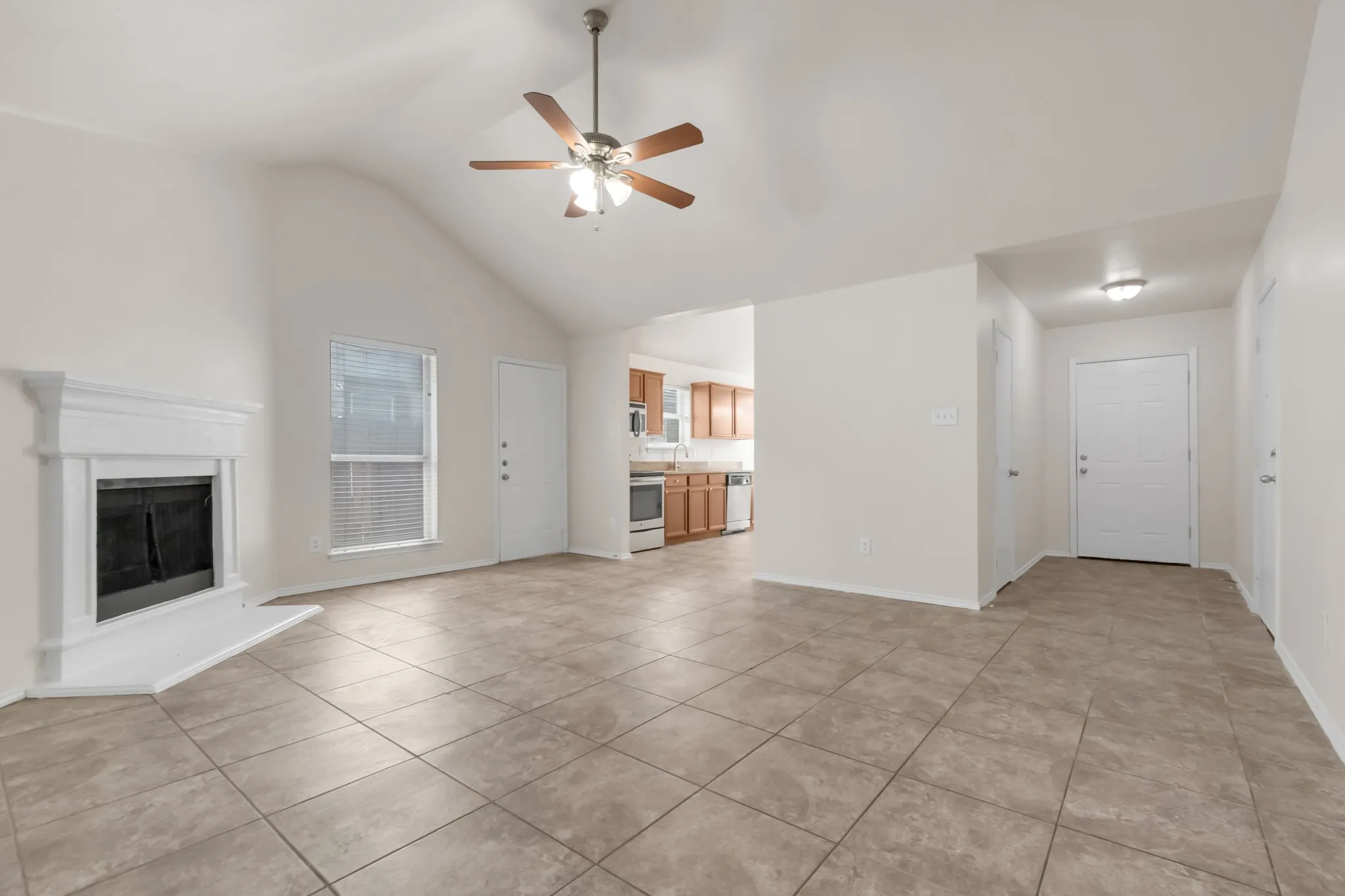Single Family Residence For Sale in Dallas County , 1039 Caliente Drive, Grand Prairie, Texas 75051, 3 Bedroom, 2 Bathroom, 2 Garage spaces, 1,482 Sqft, built in 2004, mls#21367356, Real Estate Agent in Grand Prairie, Homes For Sale in Dallas county, Homes For Sale in Grand Prairie, Realtor in Grand Prairie Texas, Real Estate Brokerage Independent Realty Texas, Luminita Cordes Realtor