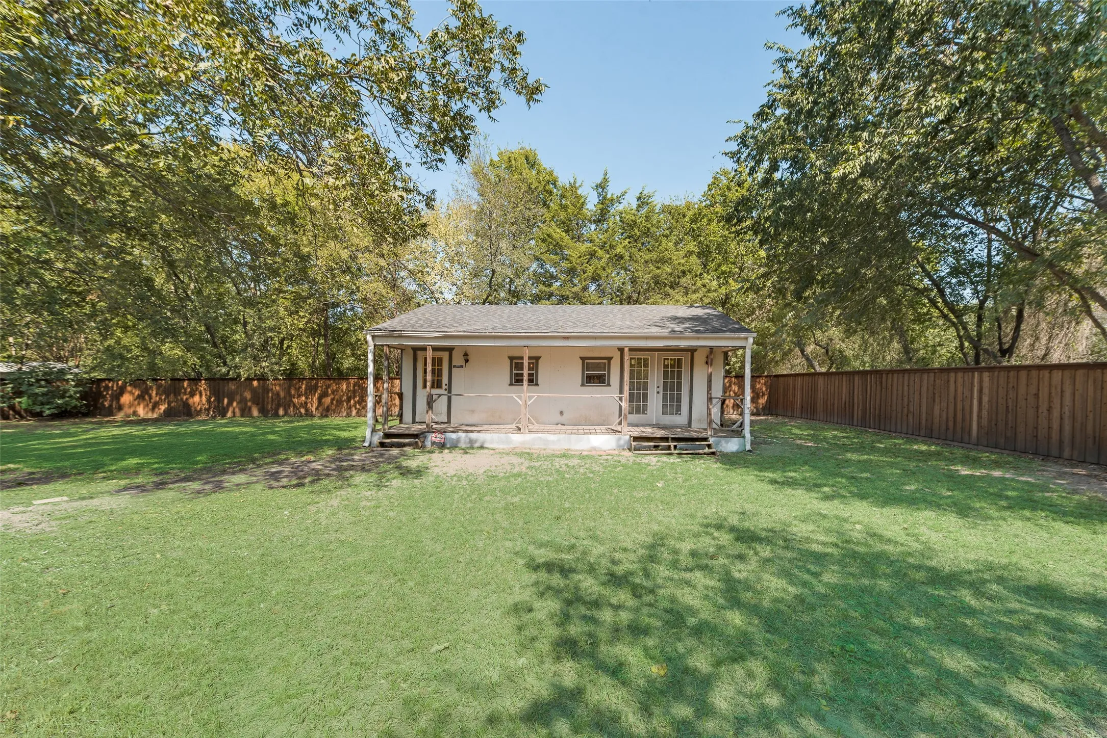 Single Family Residence For Sale in Van Zandt County , 233 E High Street, Wills Point, Texas 75169, 5 Bedroom, 3 Bathroom, 2 Garage spaces, 2,952 Sqft, built in 1930, mls#21370719, Real Estate Agent in Wills Point, Homes For Sale in Van Zandt county, Homes For Sale in Wills Point, Realtor in Wills Point Texas, Real Estate Brokerage Independent Realty Texas, Luminita Cordes Realtor