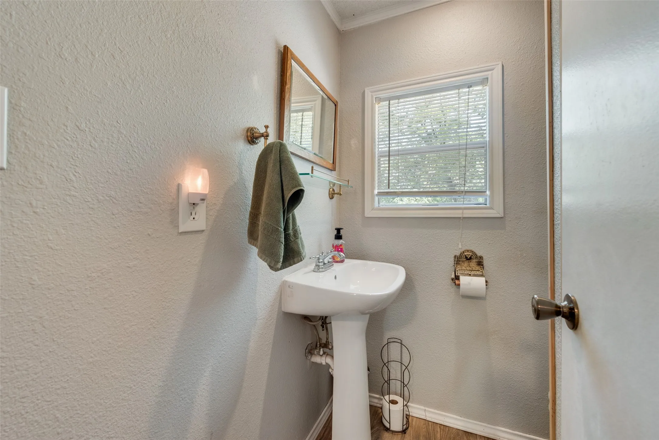 Single Family Residence For Sale in Van Zandt County , 233 E High Street, Wills Point, Texas 75169, 5 Bedroom, 3 Bathroom, 2 Garage spaces, 2,952 Sqft, built in 1930, mls#21370719, Real Estate Agent in Wills Point, Homes For Sale in Van Zandt county, Homes For Sale in Wills Point, Realtor in Wills Point Texas, Real Estate Brokerage Independent Realty Texas, Luminita Cordes Realtor