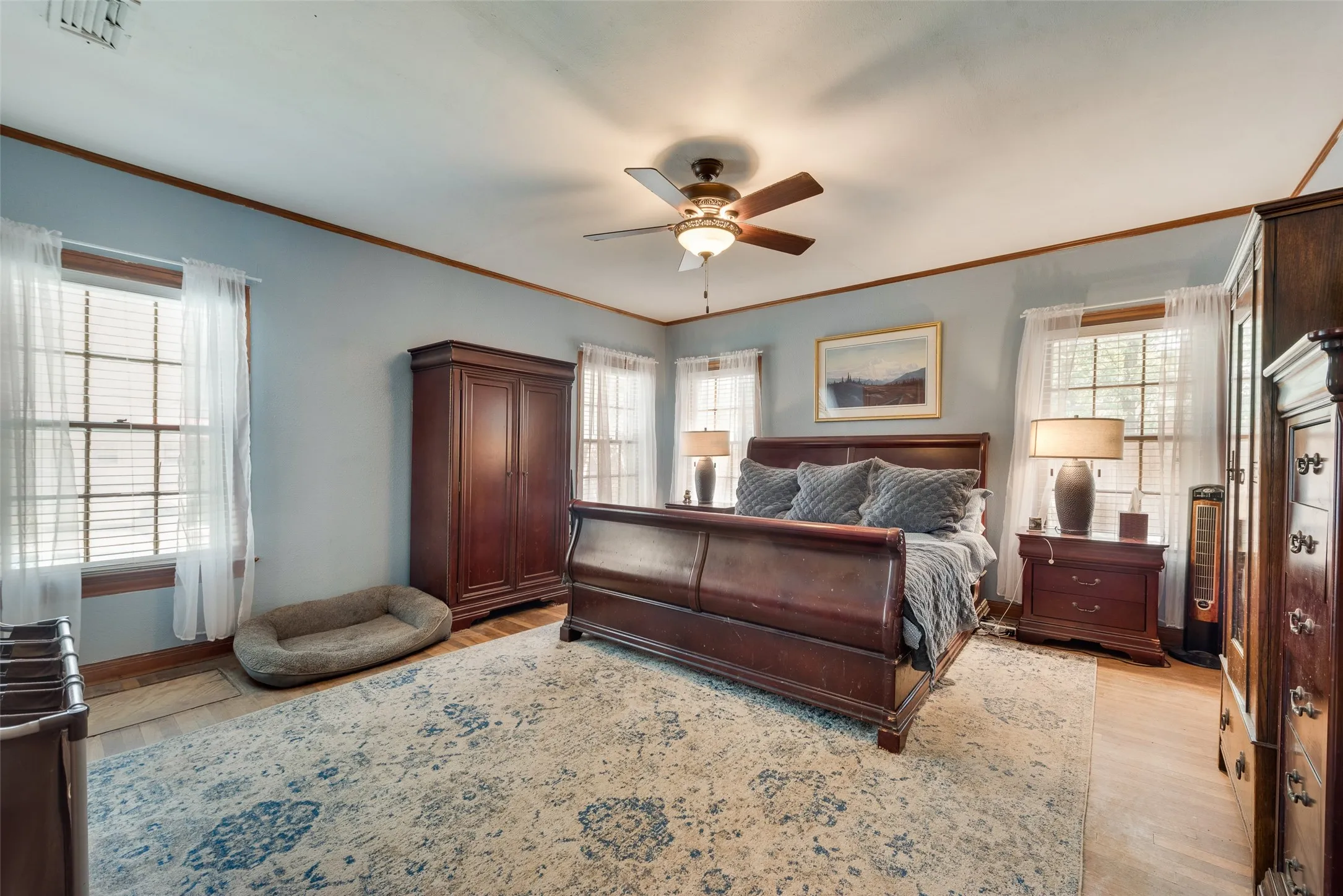 Single Family Residence For Sale in Van Zandt County , 233 E High Street, Wills Point, Texas 75169, 5 Bedroom, 3 Bathroom, 2 Garage spaces, 2,952 Sqft, built in 1930, mls#21370719, Real Estate Agent in Wills Point, Homes For Sale in Van Zandt county, Homes For Sale in Wills Point, Realtor in Wills Point Texas, Real Estate Brokerage Independent Realty Texas, Luminita Cordes Realtor
