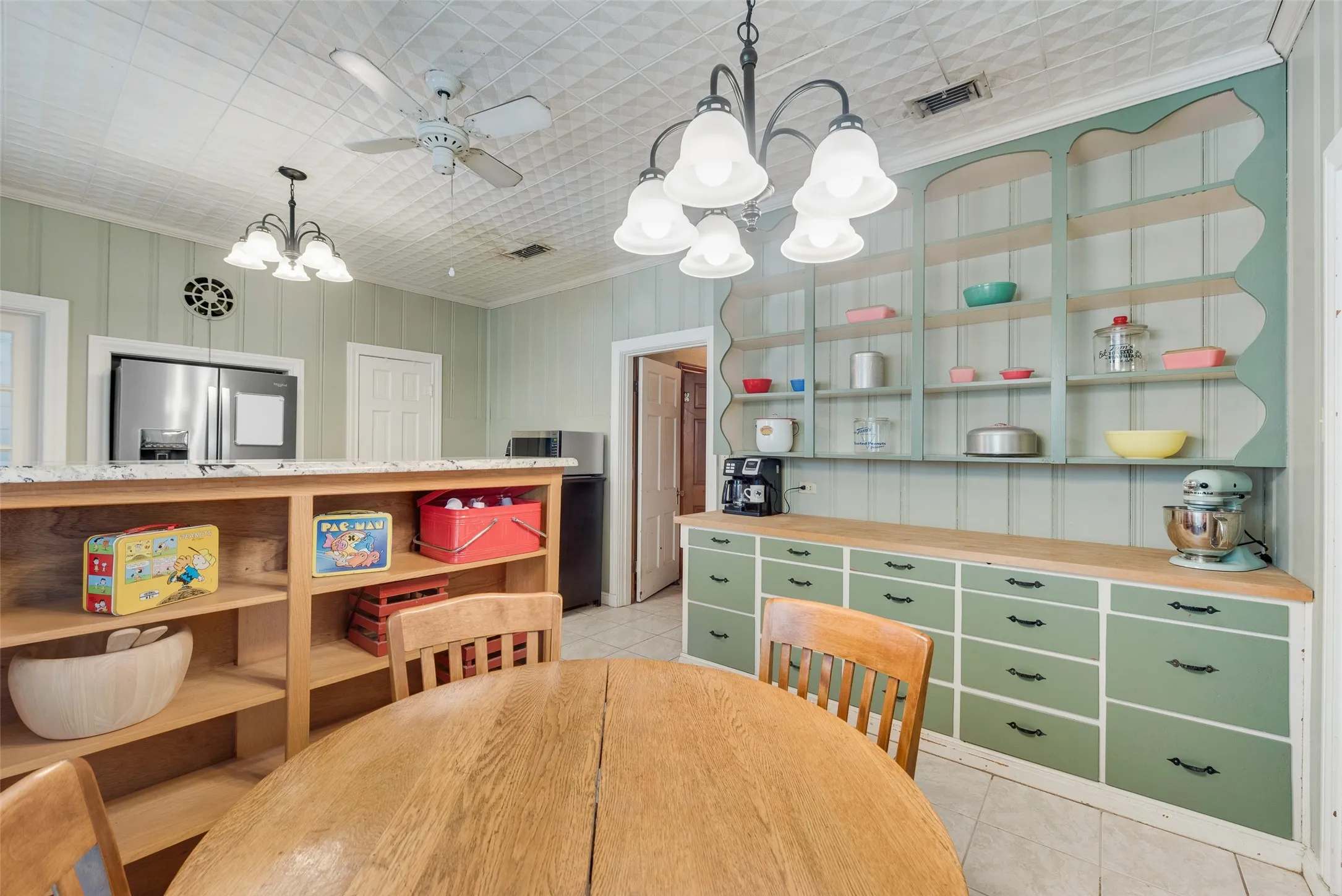 Single Family Residence For Sale in Van Zandt County , 233 E High Street, Wills Point, Texas 75169, 5 Bedroom, 3 Bathroom, 2 Garage spaces, 2,952 Sqft, built in 1930, mls#21370719, Real Estate Agent in Wills Point, Homes For Sale in Van Zandt county, Homes For Sale in Wills Point, Realtor in Wills Point Texas, Real Estate Brokerage Independent Realty Texas, Luminita Cordes Realtor