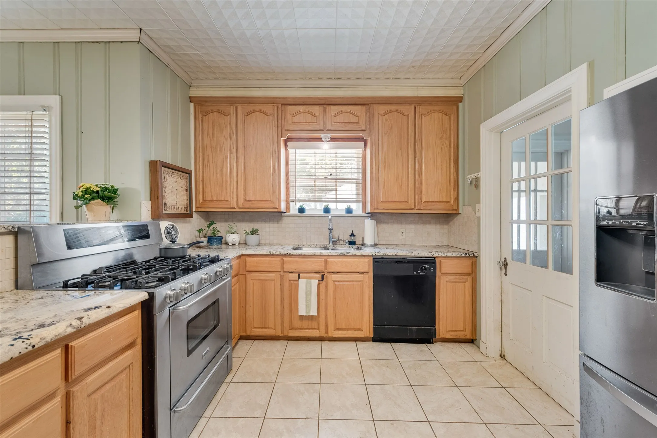 Single Family Residence For Sale in Van Zandt County , 233 E High Street, Wills Point, Texas 75169, 5 Bedroom, 3 Bathroom, 2 Garage spaces, 2,952 Sqft, built in 1930, mls#21370719, Real Estate Agent in Wills Point, Homes For Sale in Van Zandt county, Homes For Sale in Wills Point, Realtor in Wills Point Texas, Real Estate Brokerage Independent Realty Texas, Luminita Cordes Realtor