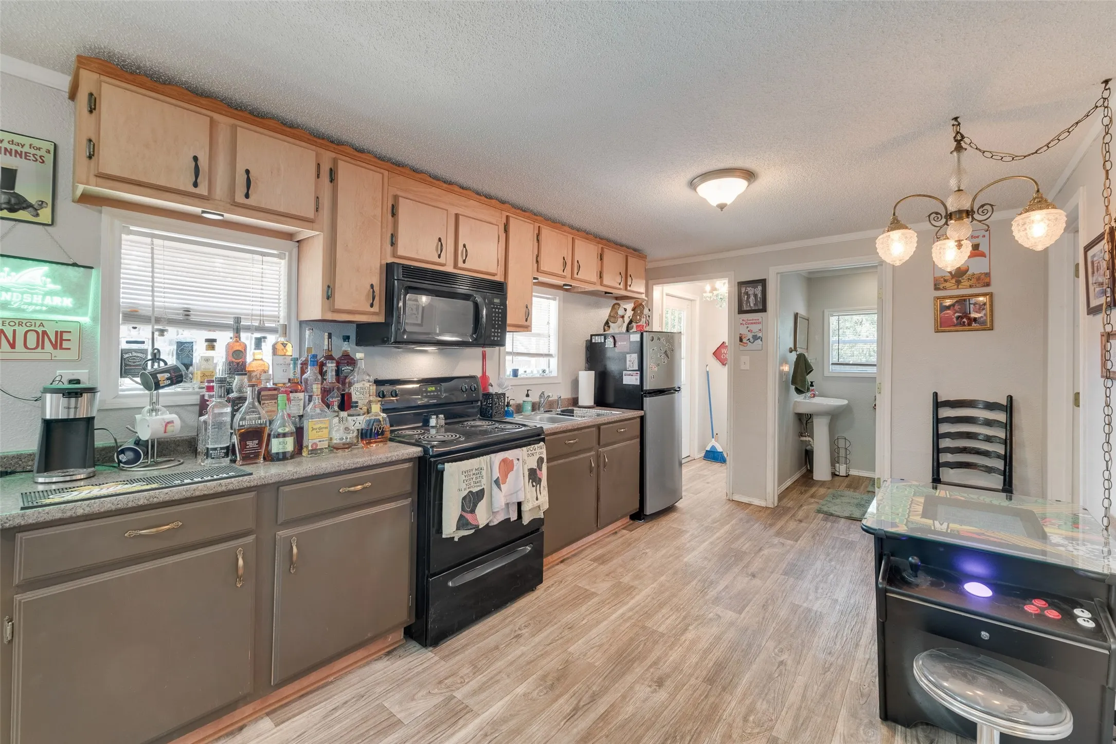 Single Family Residence For Sale in Van Zandt County , 233 E High Street, Wills Point, Texas 75169, 5 Bedroom, 3 Bathroom, 2 Garage spaces, 2,952 Sqft, built in 1930, mls#21370719, Real Estate Agent in Wills Point, Homes For Sale in Van Zandt county, Homes For Sale in Wills Point, Realtor in Wills Point Texas, Real Estate Brokerage Independent Realty Texas, Luminita Cordes Realtor