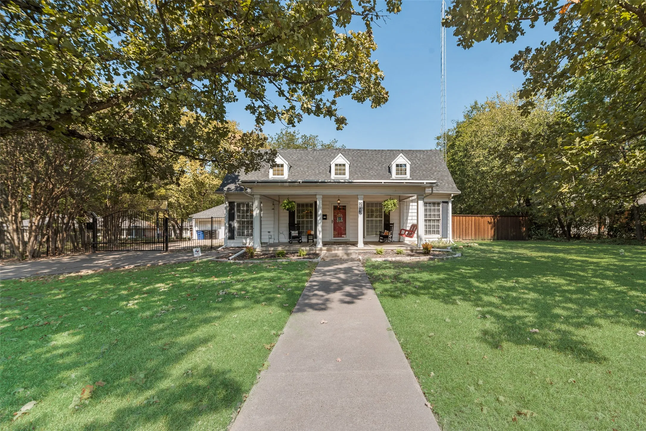 Single Family Residence For Sale in Van Zandt County , 233 E High Street, Wills Point, Texas 75169, 5 Bedroom, 3 Bathroom, 2 Garage spaces, 2,952 Sqft, built in 1930, mls#21370719, Real Estate Agent in Wills Point, Homes For Sale in Van Zandt county, Homes For Sale in Wills Point, Realtor in Wills Point Texas, Real Estate Brokerage Independent Realty Texas, Luminita Cordes Realtor