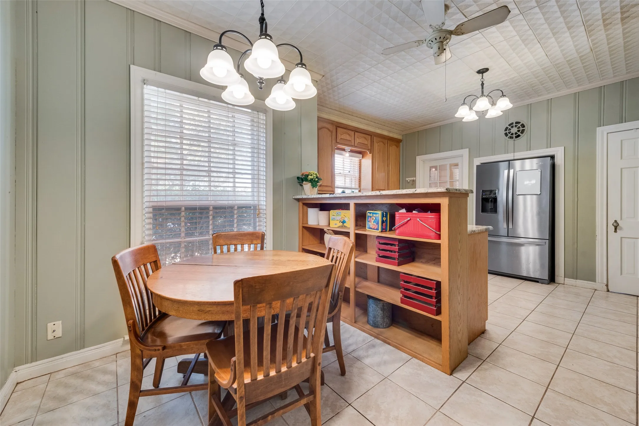 Single Family Residence For Sale in Van Zandt County , 233 E High Street, Wills Point, Texas 75169, 5 Bedroom, 3 Bathroom, 2 Garage spaces, 2,952 Sqft, built in 1930, mls#21370719, Real Estate Agent in Wills Point, Homes For Sale in Van Zandt county, Homes For Sale in Wills Point, Realtor in Wills Point Texas, Real Estate Brokerage Independent Realty Texas, Luminita Cordes Realtor