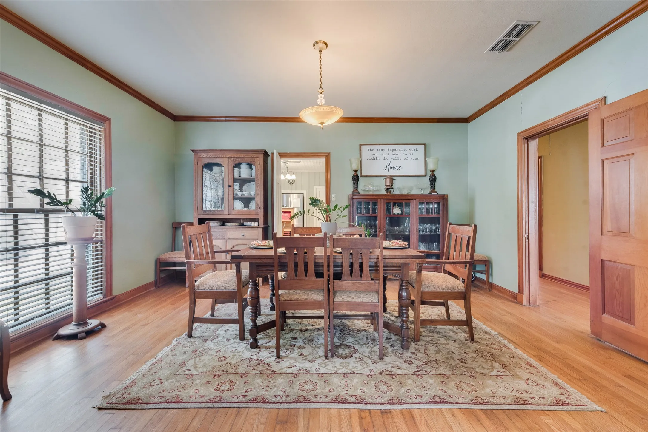 Single Family Residence For Sale in Van Zandt County , 233 E High Street, Wills Point, Texas 75169, 5 Bedroom, 3 Bathroom, 2 Garage spaces, 2,952 Sqft, built in 1930, mls#21370719, Real Estate Agent in Wills Point, Homes For Sale in Van Zandt county, Homes For Sale in Wills Point, Realtor in Wills Point Texas, Real Estate Brokerage Independent Realty Texas, Luminita Cordes Realtor