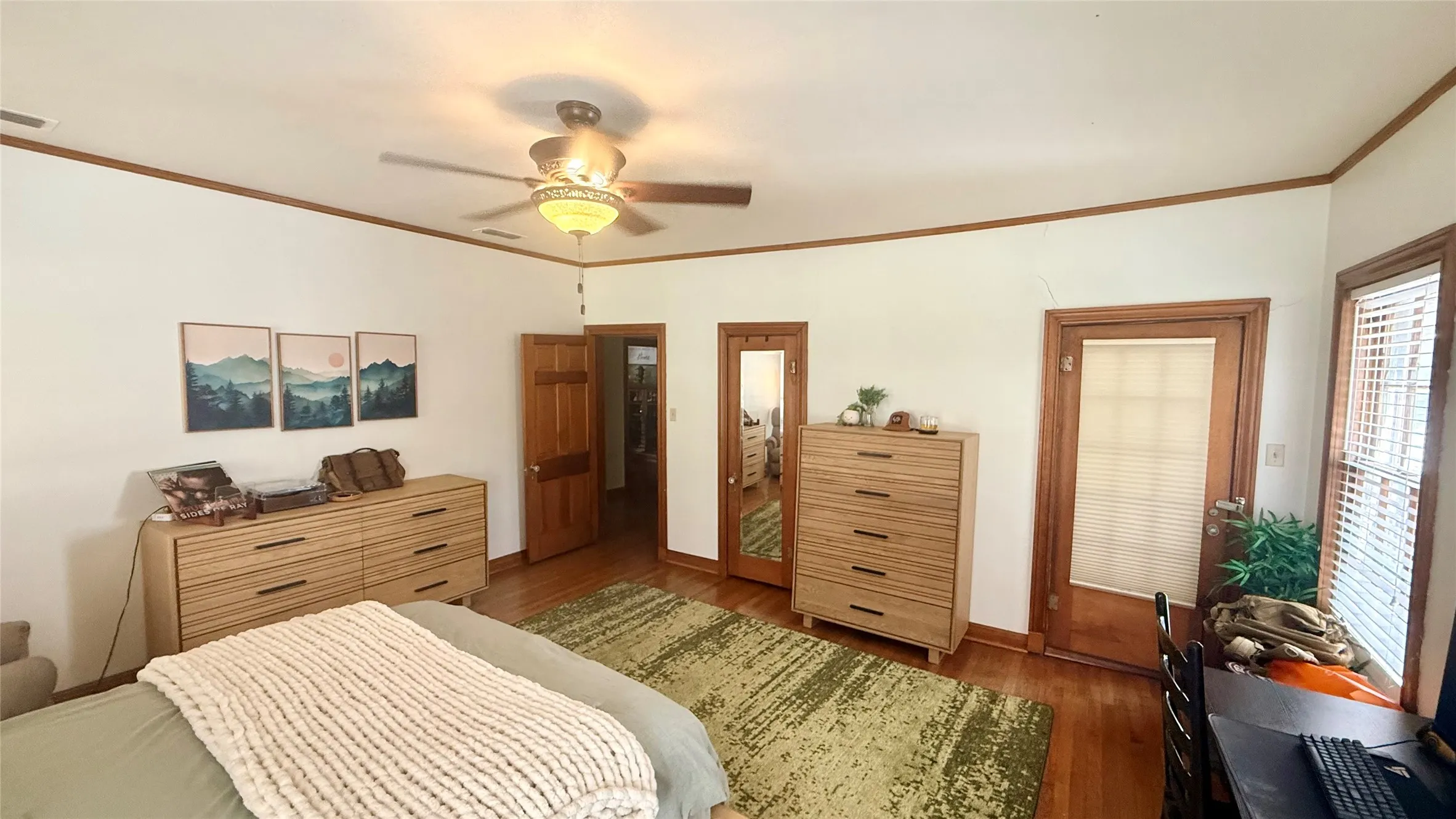Single Family Residence For Sale in Van Zandt County , 233 E High Street, Wills Point, Texas 75169, 5 Bedroom, 3 Bathroom, 2 Garage spaces, 2,952 Sqft, built in 1930, mls#21370719, Real Estate Agent in Wills Point, Homes For Sale in Van Zandt county, Homes For Sale in Wills Point, Realtor in Wills Point Texas, Real Estate Brokerage Independent Realty Texas, Luminita Cordes Realtor