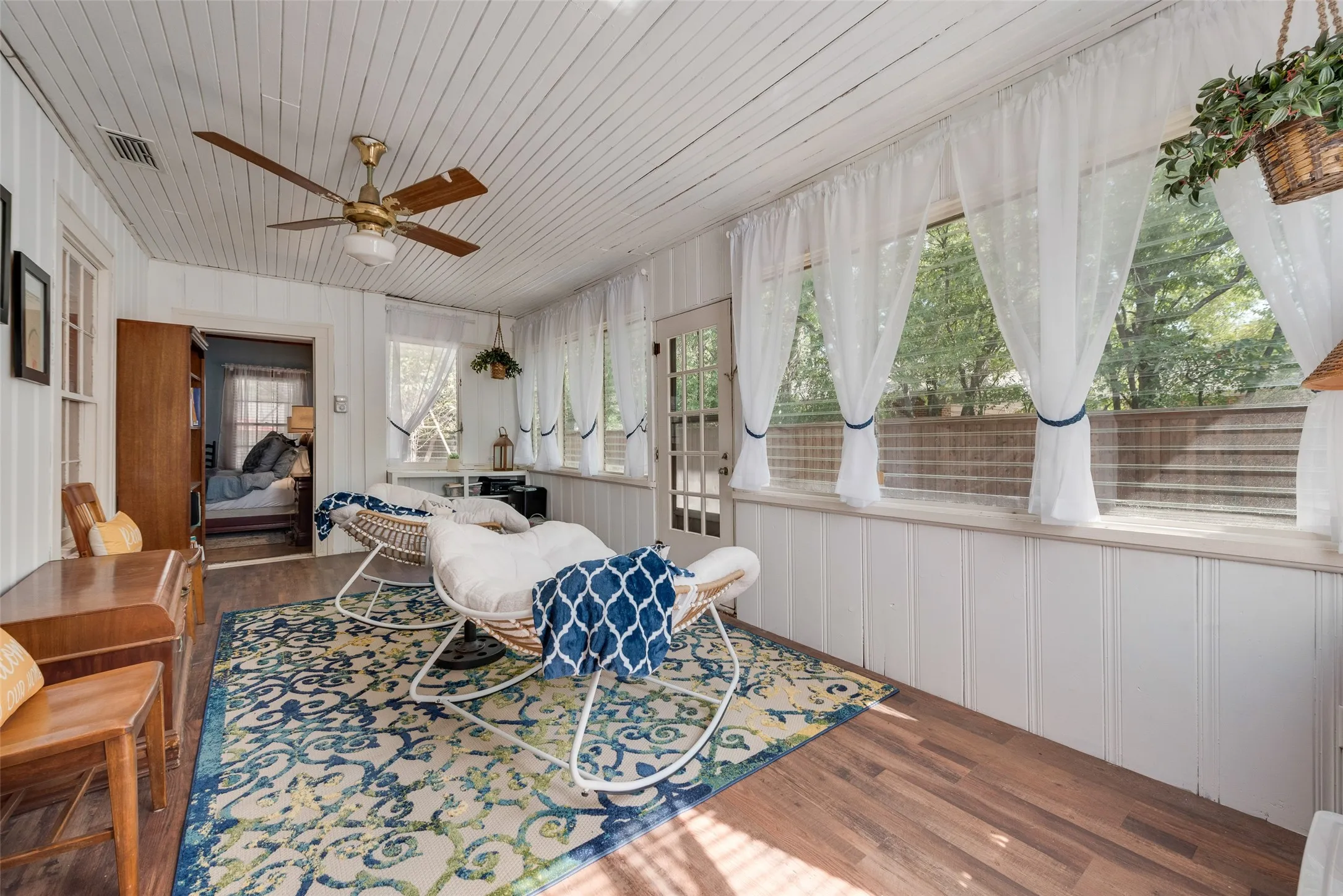 Single Family Residence For Sale in Van Zandt County , 233 E High Street, Wills Point, Texas 75169, 5 Bedroom, 3 Bathroom, 2 Garage spaces, 2,952 Sqft, built in 1930, mls#21370719, Real Estate Agent in Wills Point, Homes For Sale in Van Zandt county, Homes For Sale in Wills Point, Realtor in Wills Point Texas, Real Estate Brokerage Independent Realty Texas, Luminita Cordes Realtor