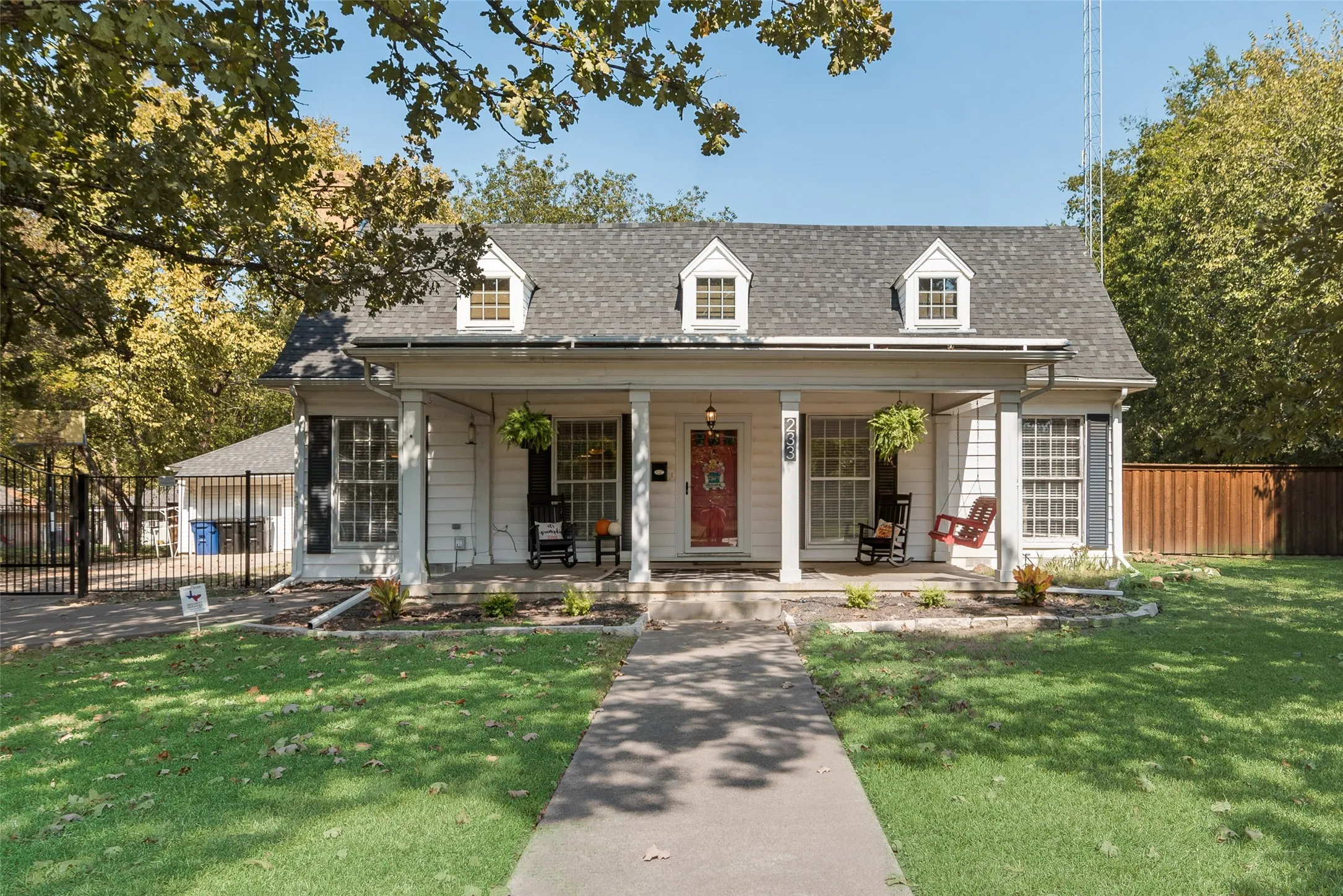 Single Family Residence For Sale in Van Zandt County , 233 E High Street, Wills Point, Texas 75169, 5 Bedroom, 3 Bathroom, 2 Garage spaces, 2,952 Sqft, built in 1930, mls#21370719, Real Estate Agent in Wills Point, Homes For Sale in Van Zandt county, Homes For Sale in Wills Point, Realtor in Wills Point Texas, Real Estate Brokerage Independent Realty Texas, Luminita Cordes Realtor